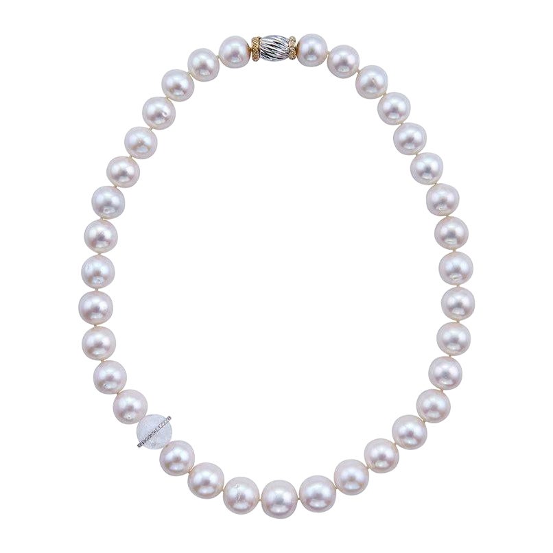 Collier de perles Akoya blanches avec quartz et diamants en or 18 carats en vente