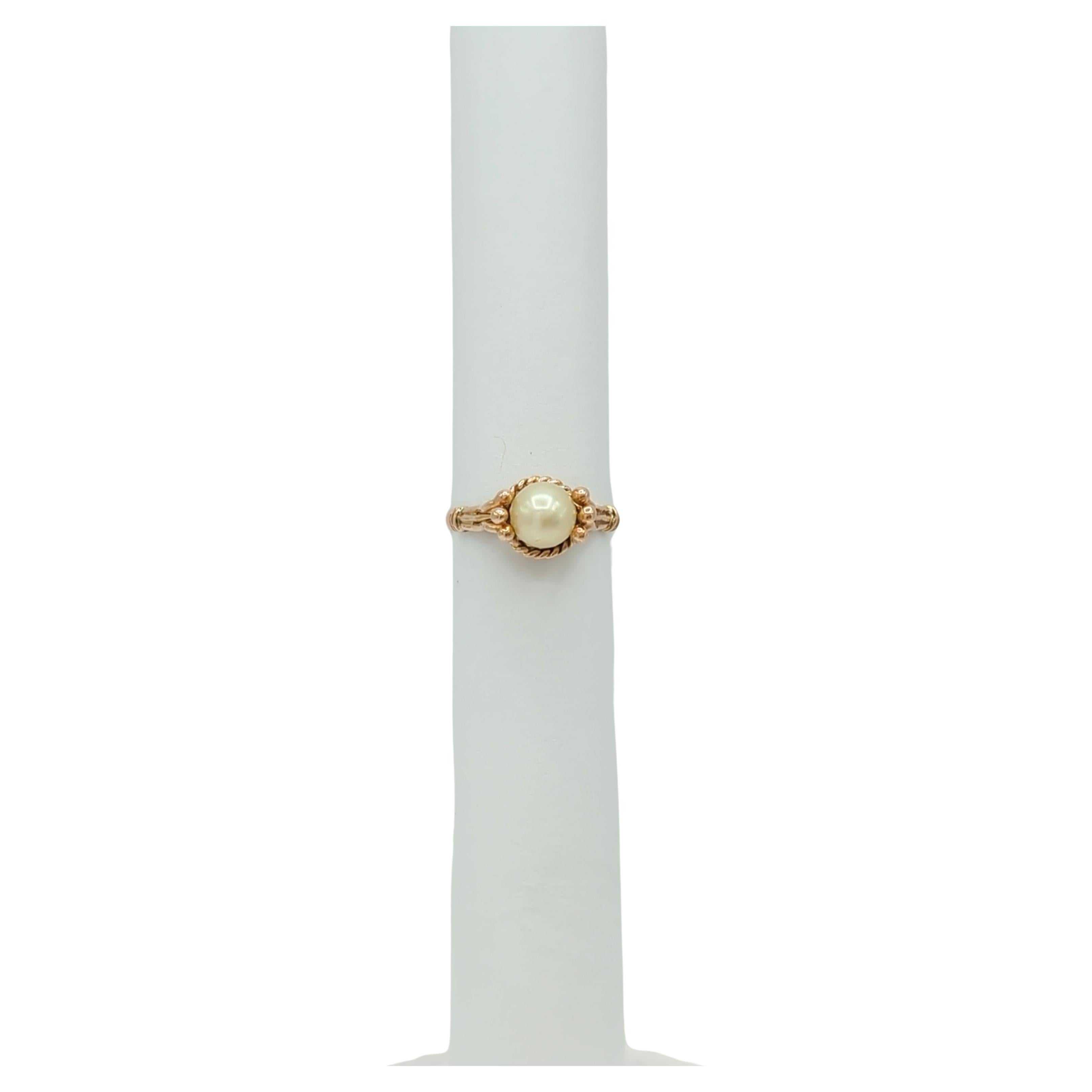 White Akoya Round Pearl Ring in 14K Yellow Gold In New Condition For Sale In Los Angeles, CA