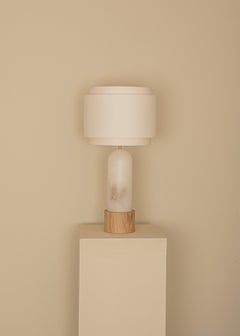 Lampada da tavolo Pura Kelo doppia con base in alabastro bianco e Oak di Simone & Marcel