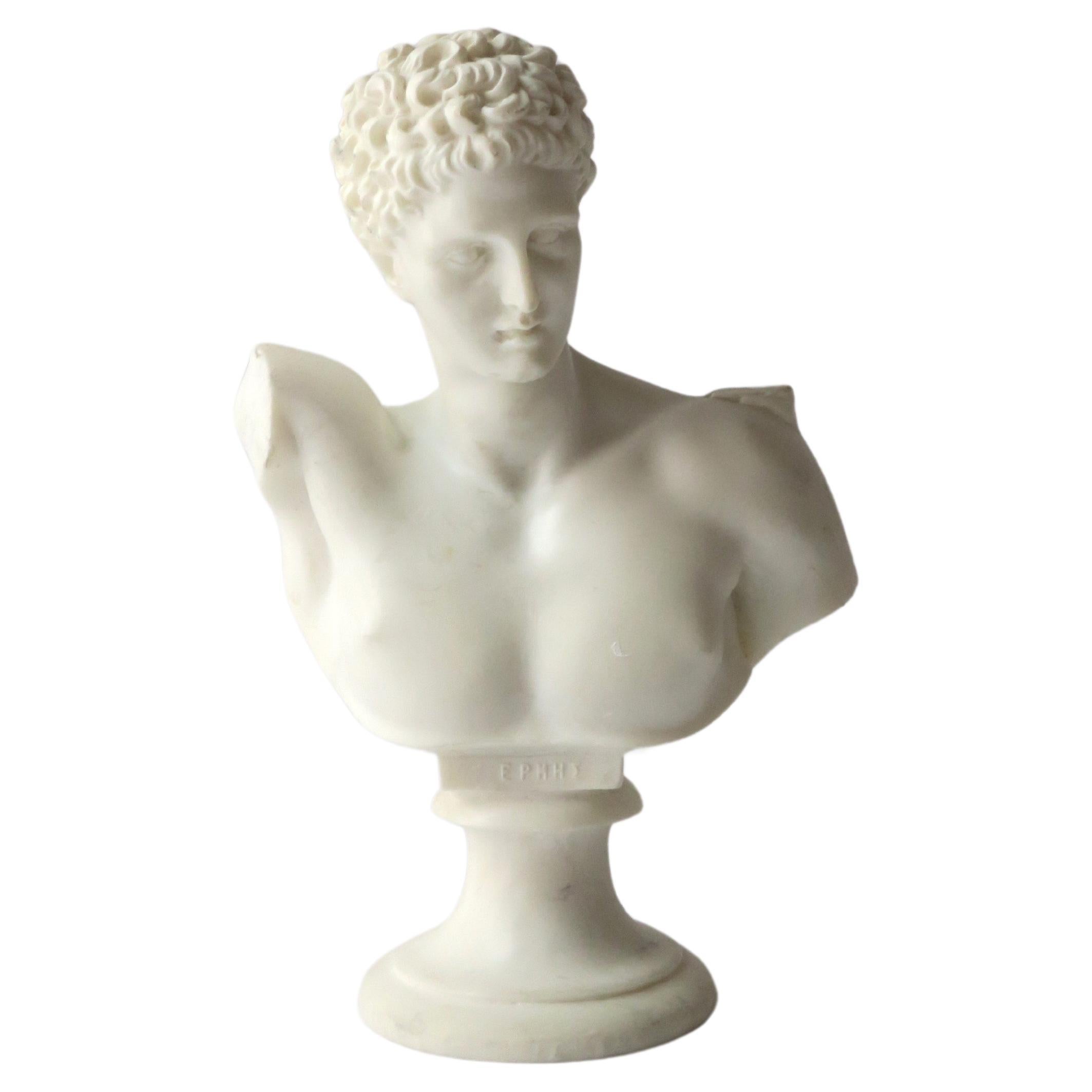 Buste d'Hermès en albâtre blanc en vente