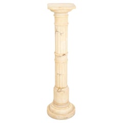 The Pedestal à colonne en albâtre blanc