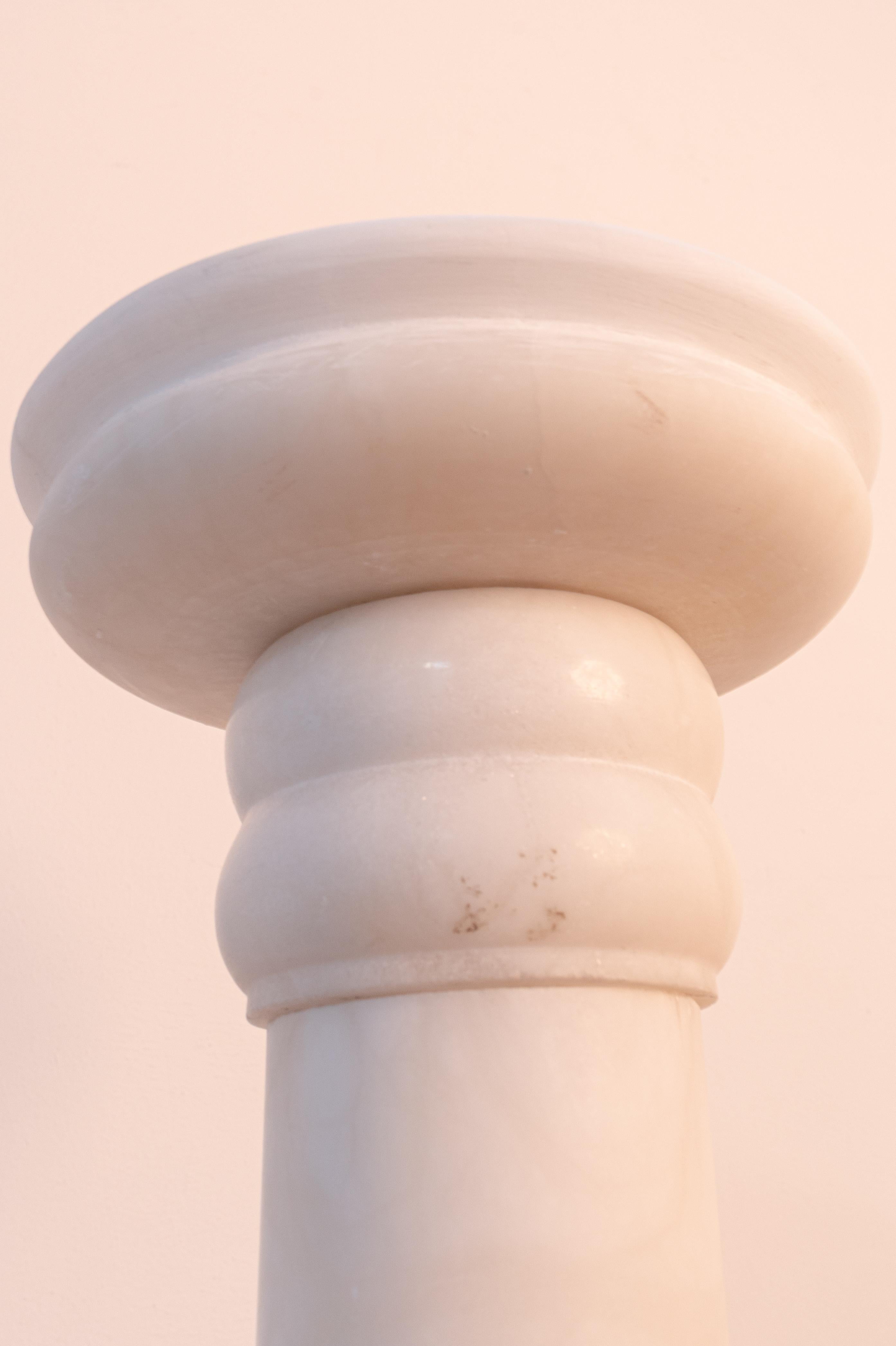 20ième siècle colonnes albâtre blanc  en vente