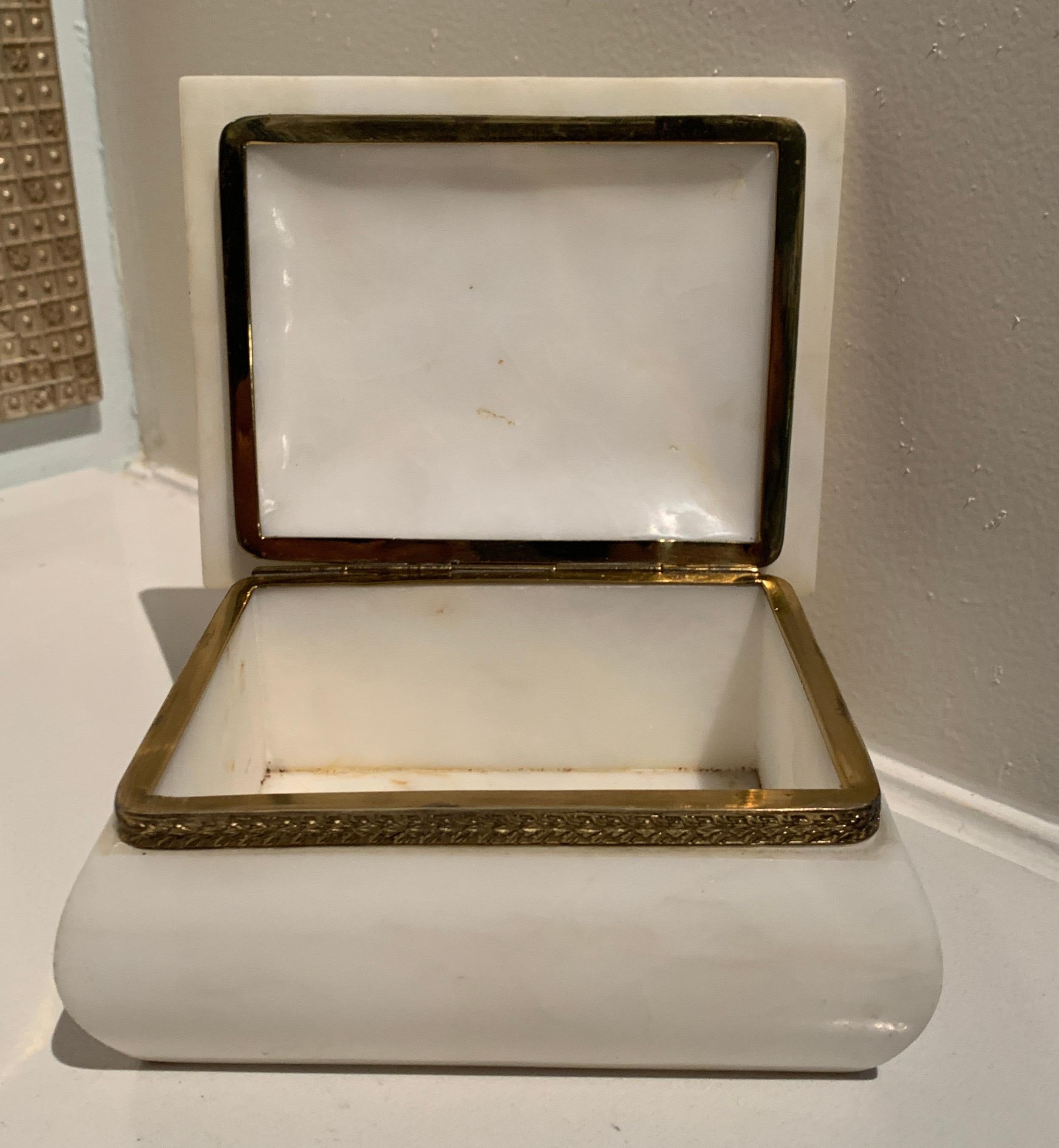 picture of alabaster box