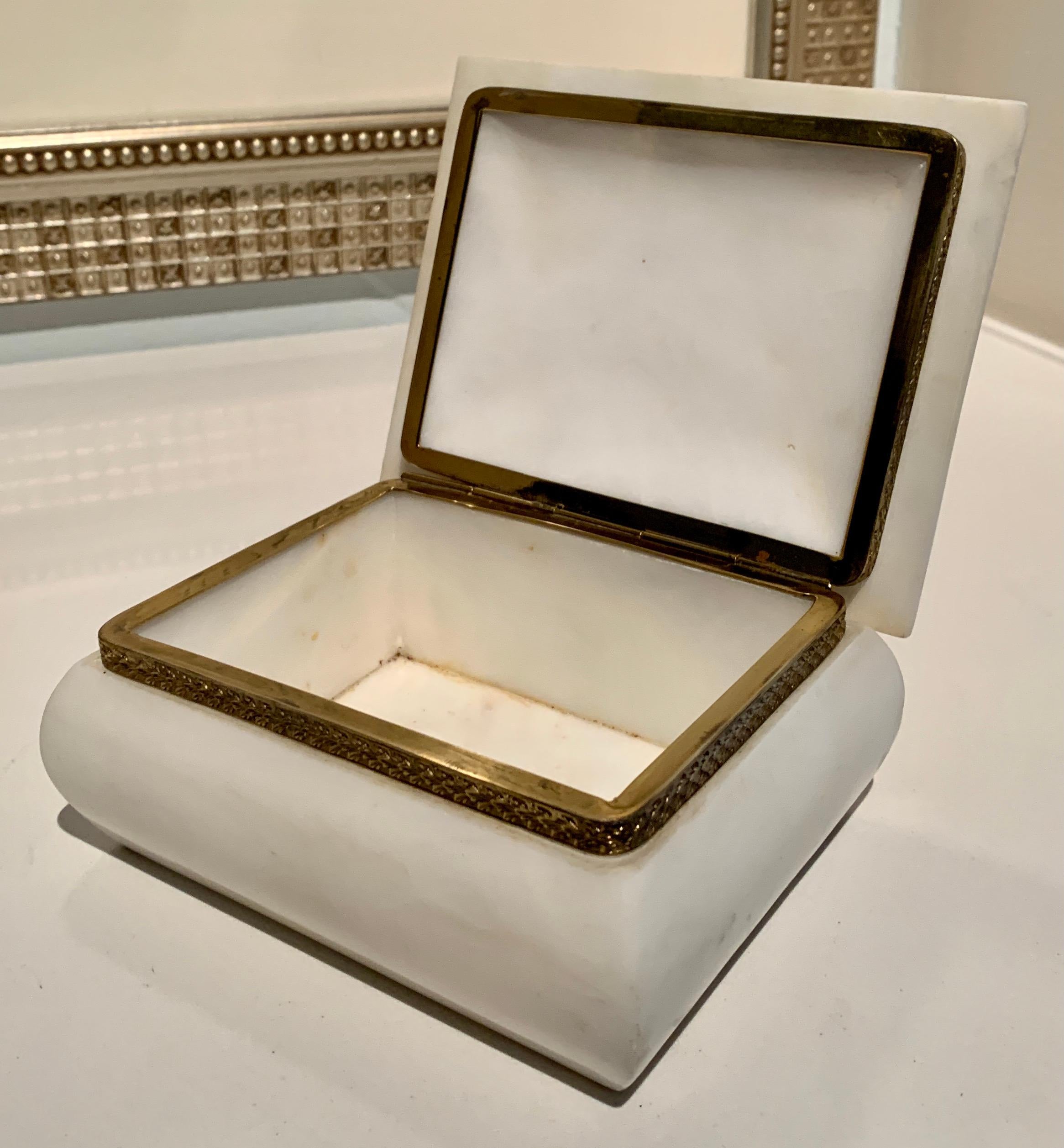 White Alabaster Hinged Box with Brass Closure In Good Condition In Los Angeles, CA