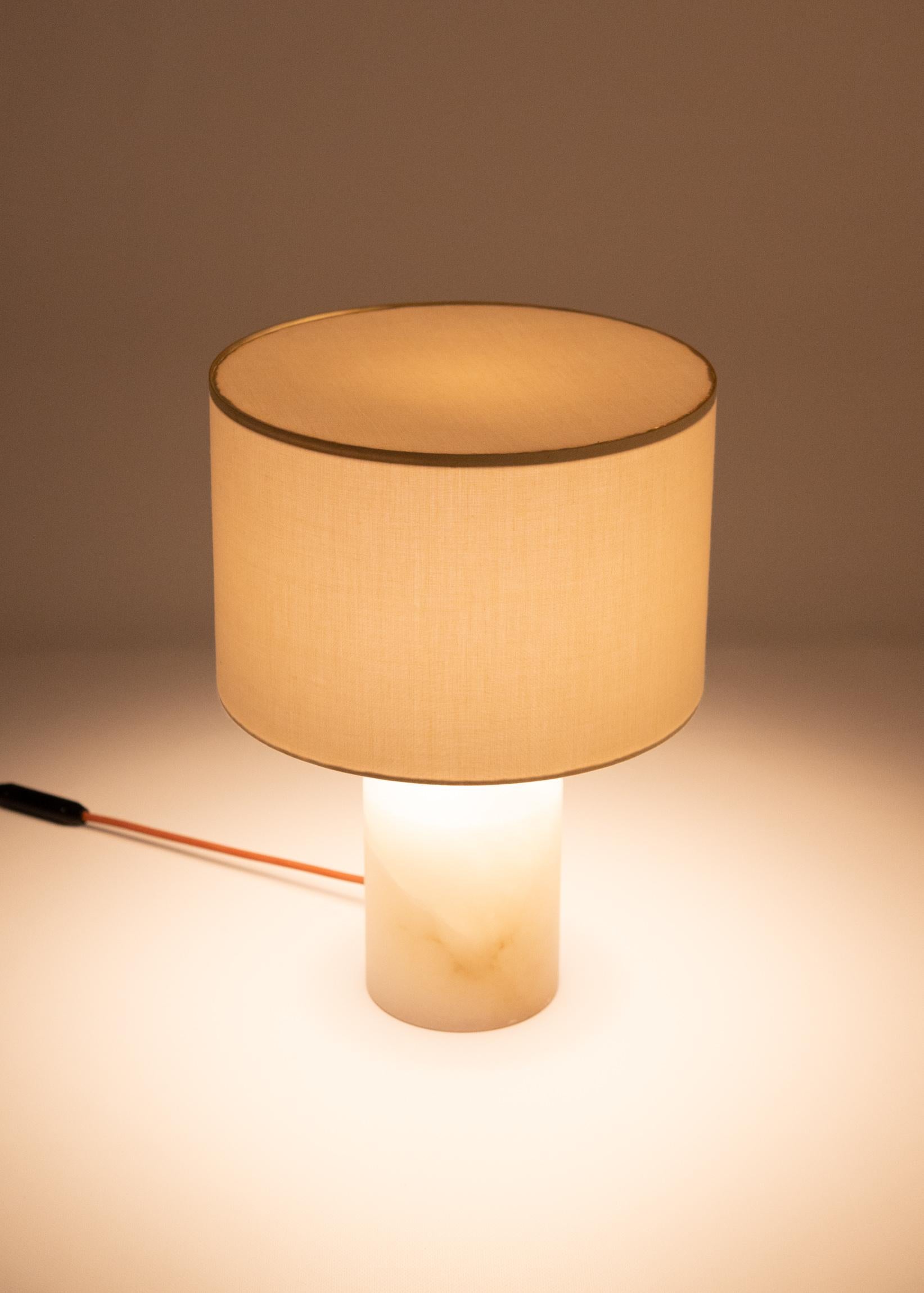 White Alabaster Josef Table Lamp by Simone & Marcel In New Condition For Sale In Geneve, CH