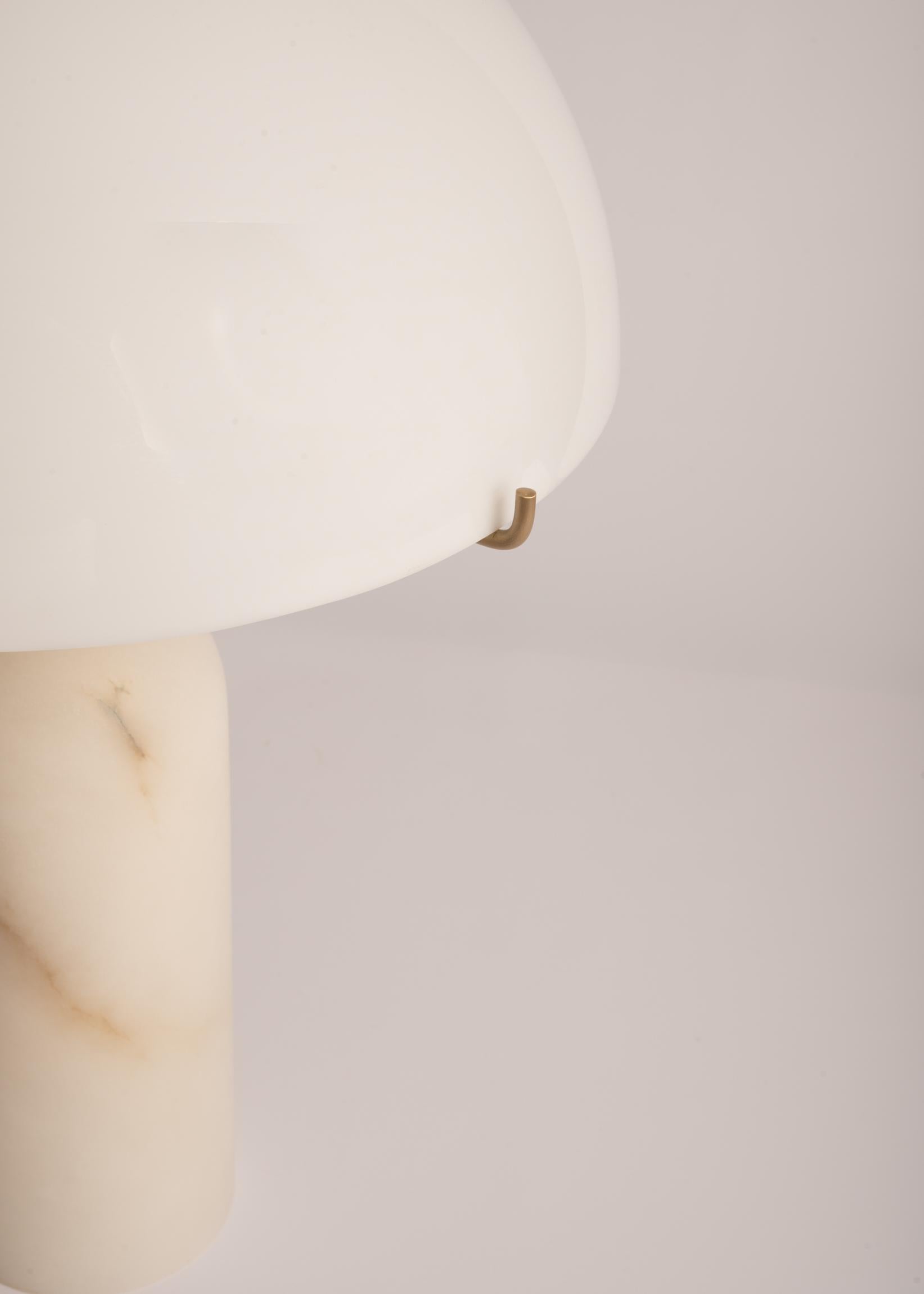 Weiße Alabaster-Peono-Tischlampe von Simone & Marcel (Spanisch) im Angebot