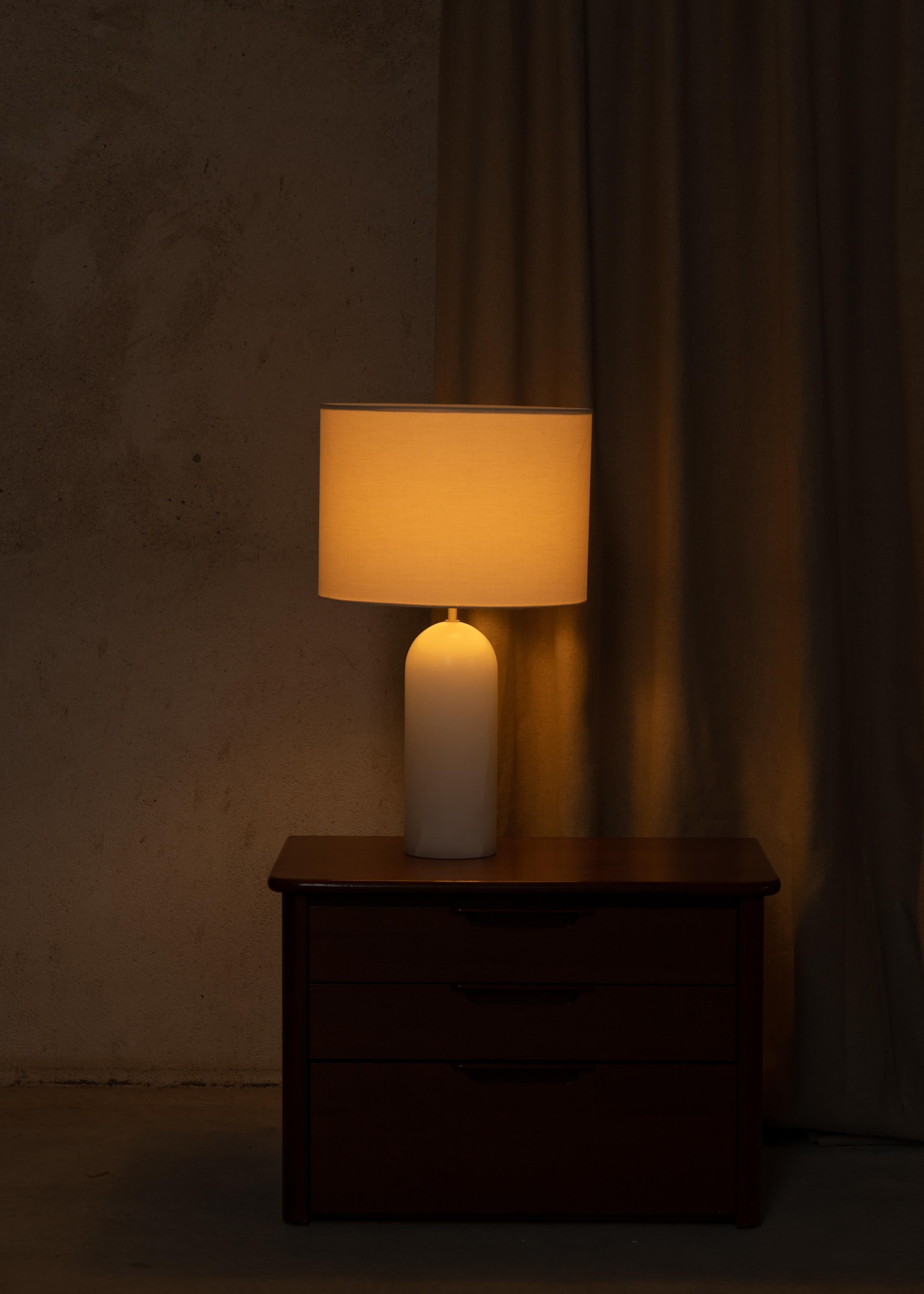White Alabaster Pura Table Lamp by Simone & Marcel For Sale 3