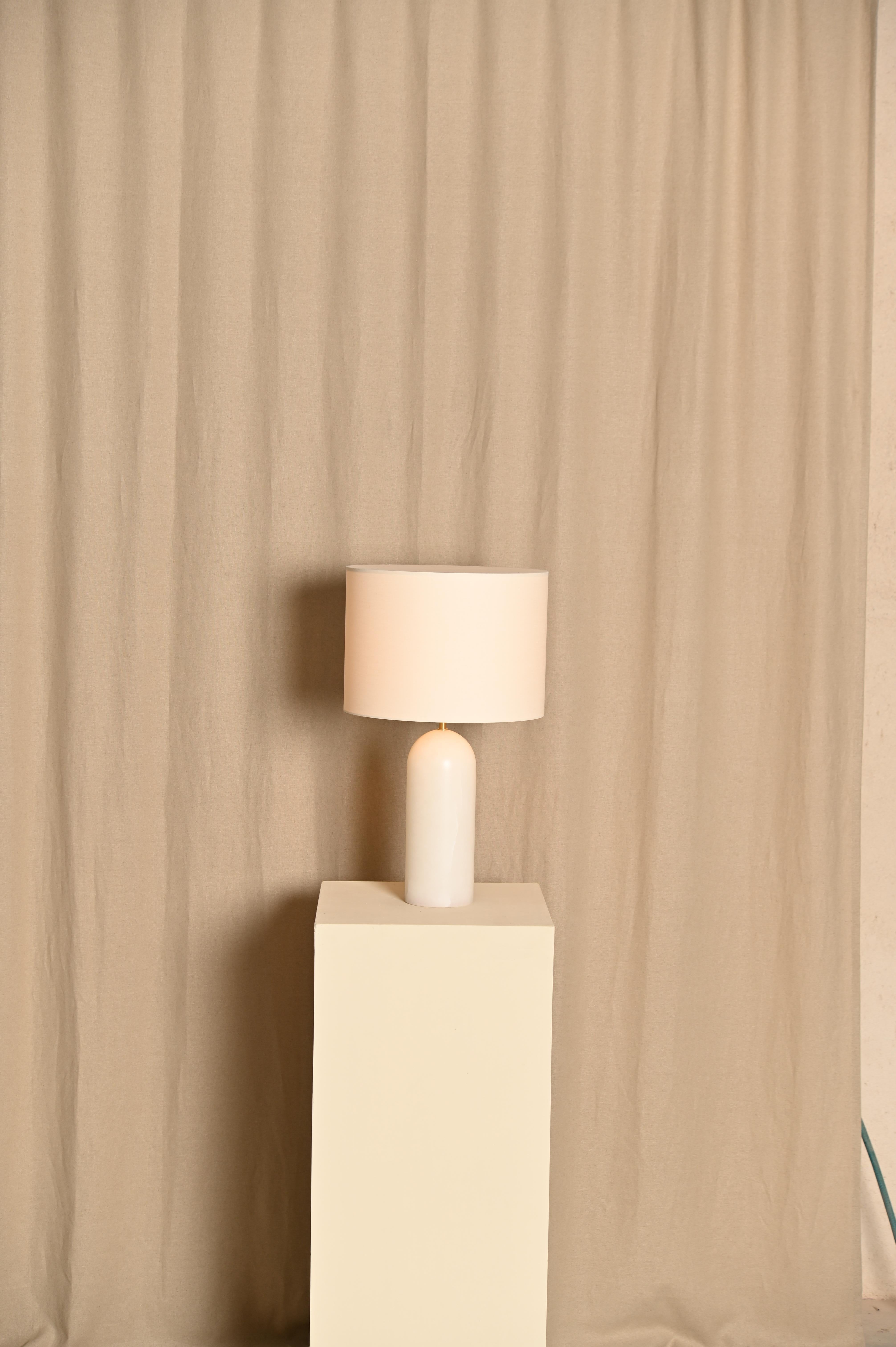 White Alabaster Pura Table Lamp by Simone & Marcel For Sale 4