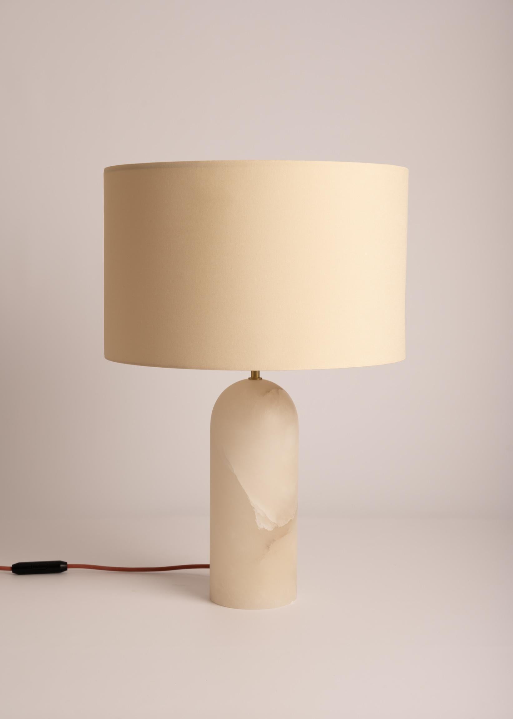 White Alabaster Pura Table Lamp by Simone & Marcel In New Condition For Sale In Geneve, CH