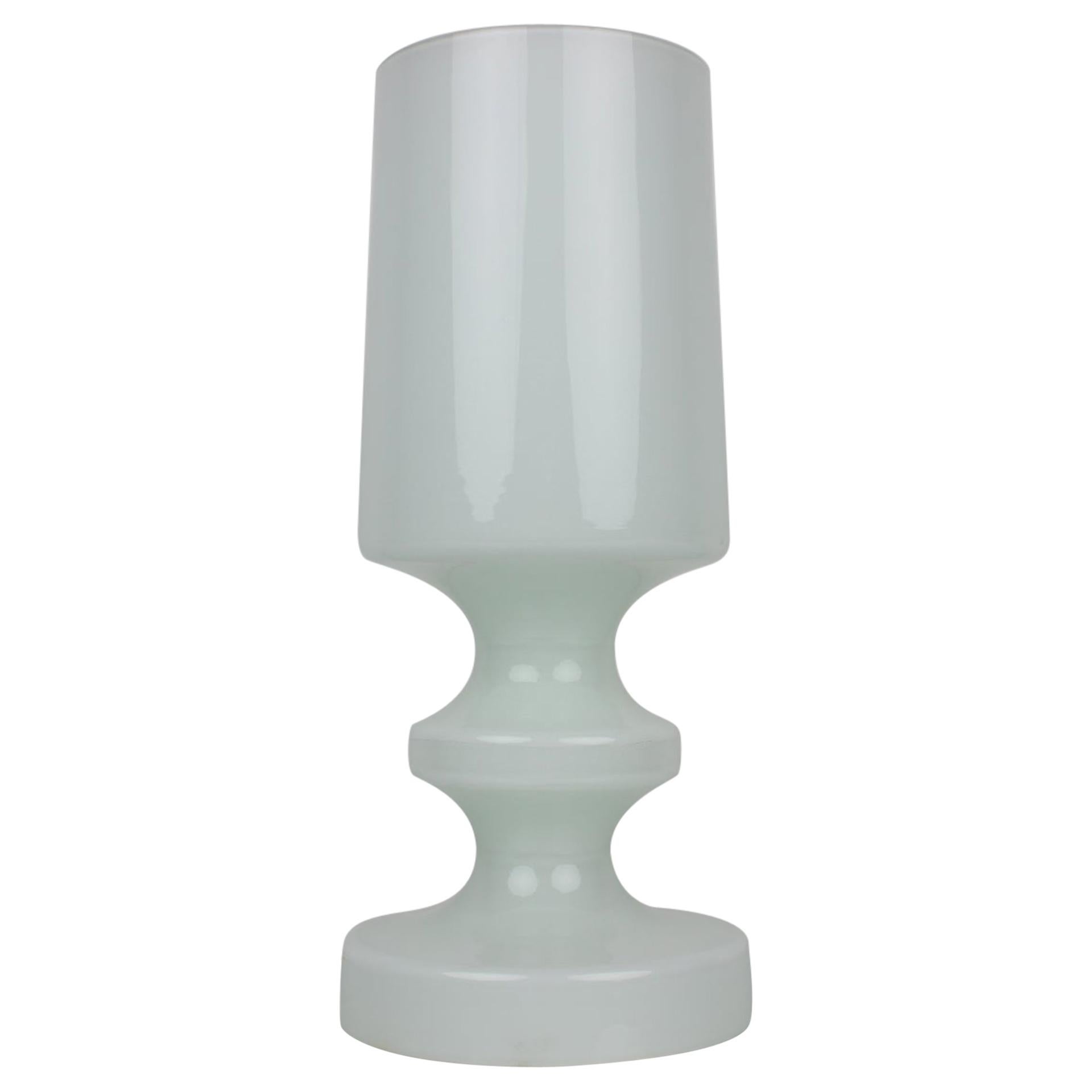 Lampada da tavolo in vetro bianco disegnata da Stefan Tabery, anni '30 in vendita