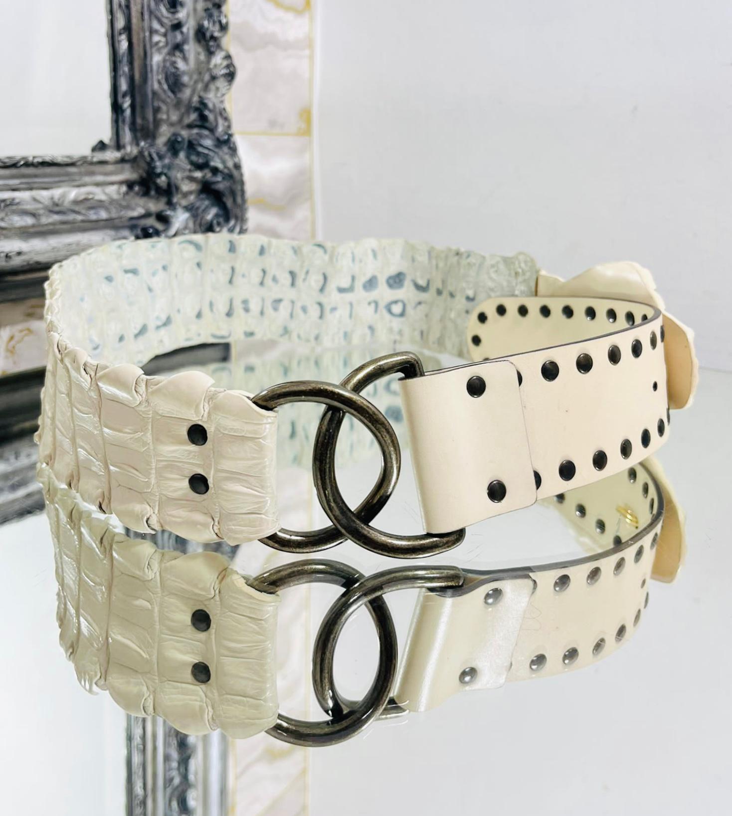 White Alligator Exotic Leather Buckle Belt

Wide belt fully crafted from Caiman tail and detailed with aged brass buckle.

Featuring smooth leather part embellished with jets.

Size – 100cm

Condition – Very Good (Created to look worn, raw skin and