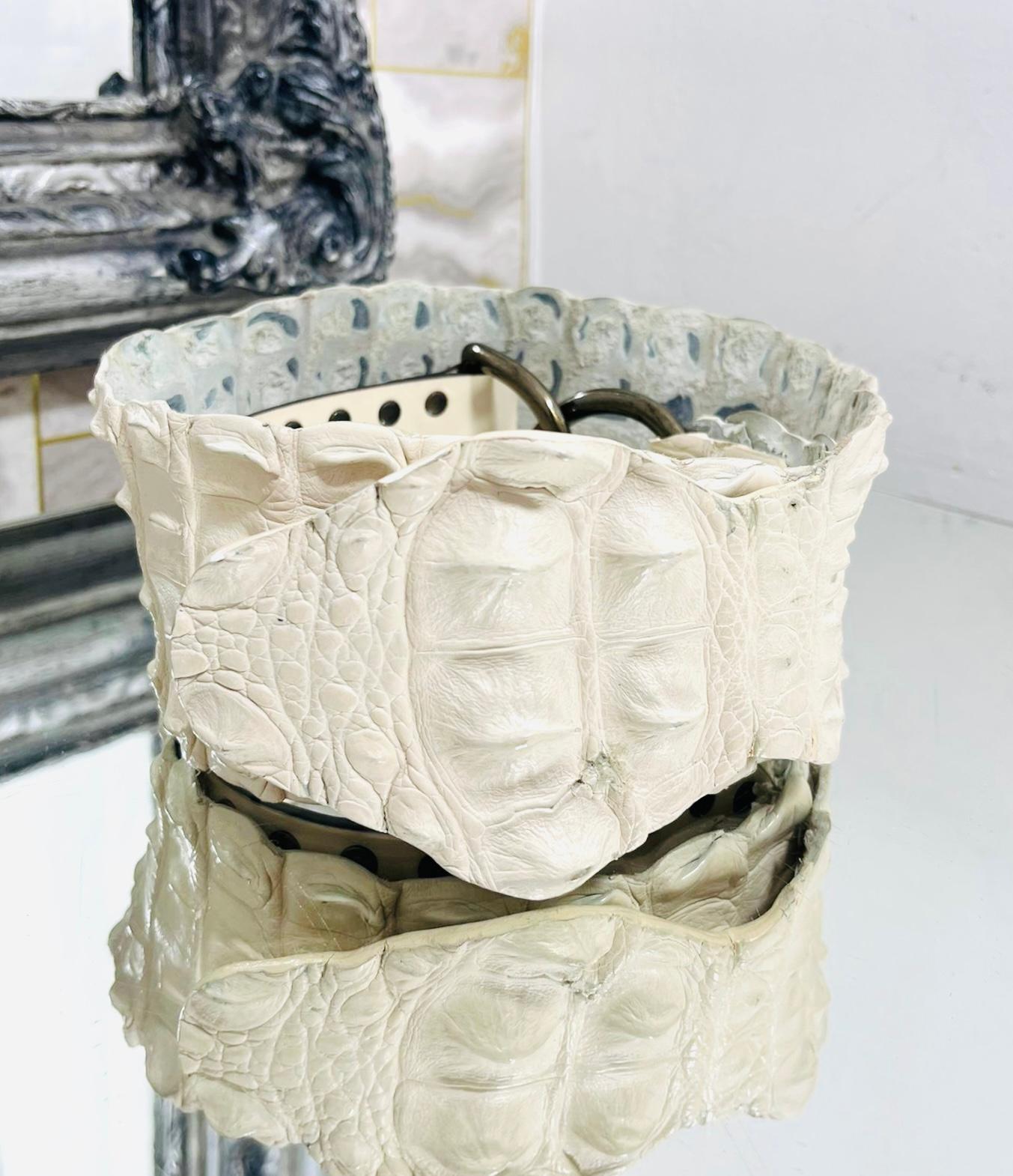 Ceinture à boucle en cuir exotique en alligator blanc Pour femmes en vente