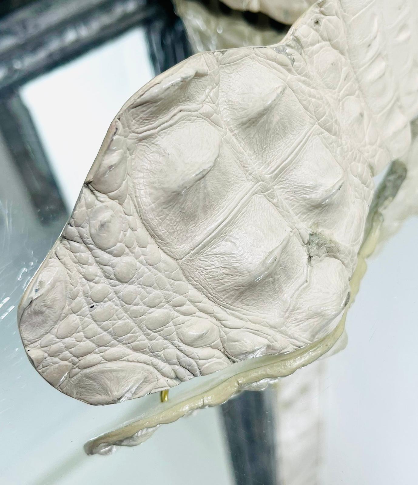 Ceinture à boucle en cuir exotique en alligator blanc en vente 3