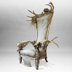 White Alligator Throne with Natural Moose Antler