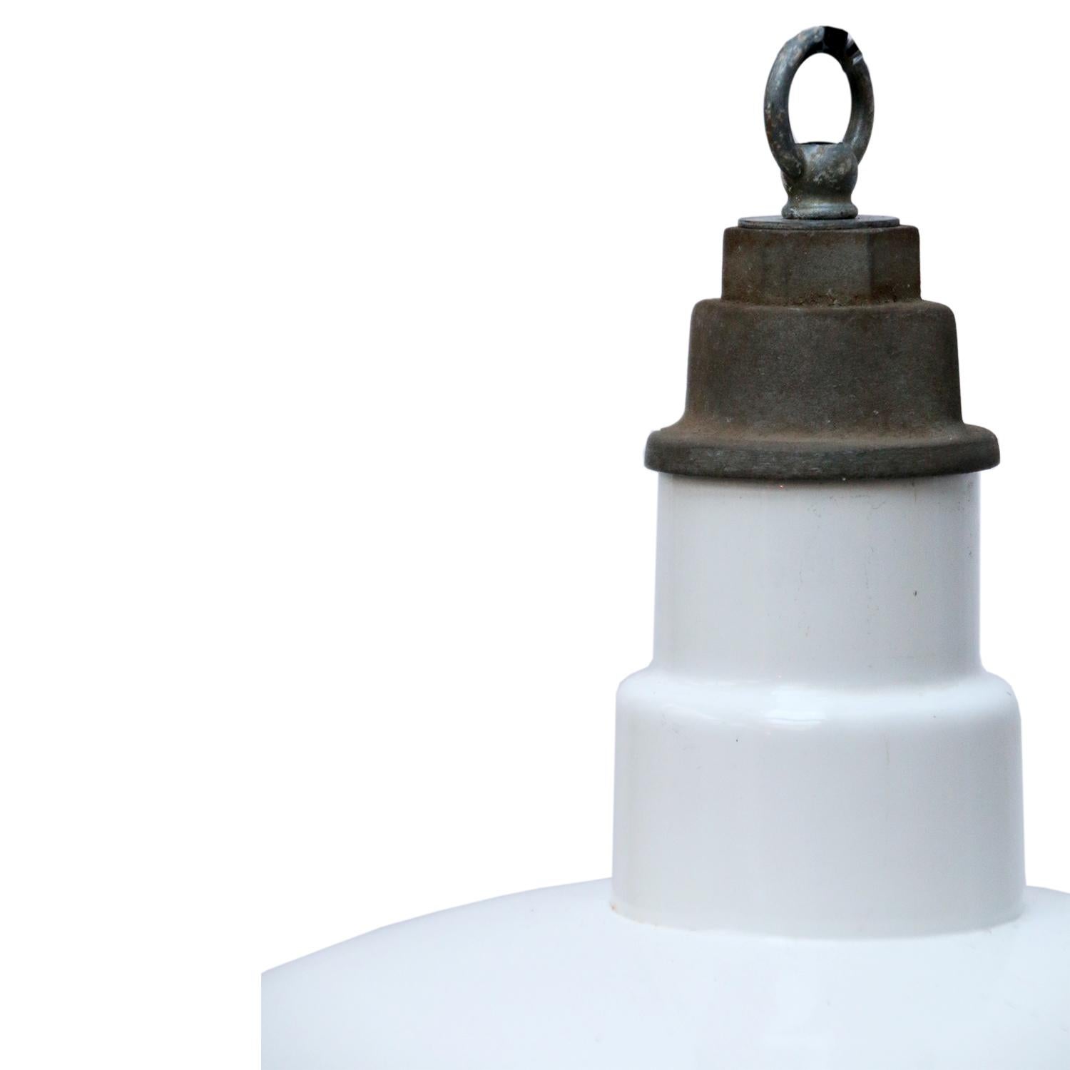 White American Enamel Vintage Industrial Factory Pendant Hanging Light In Excellent Condition In Amsterdam, NL