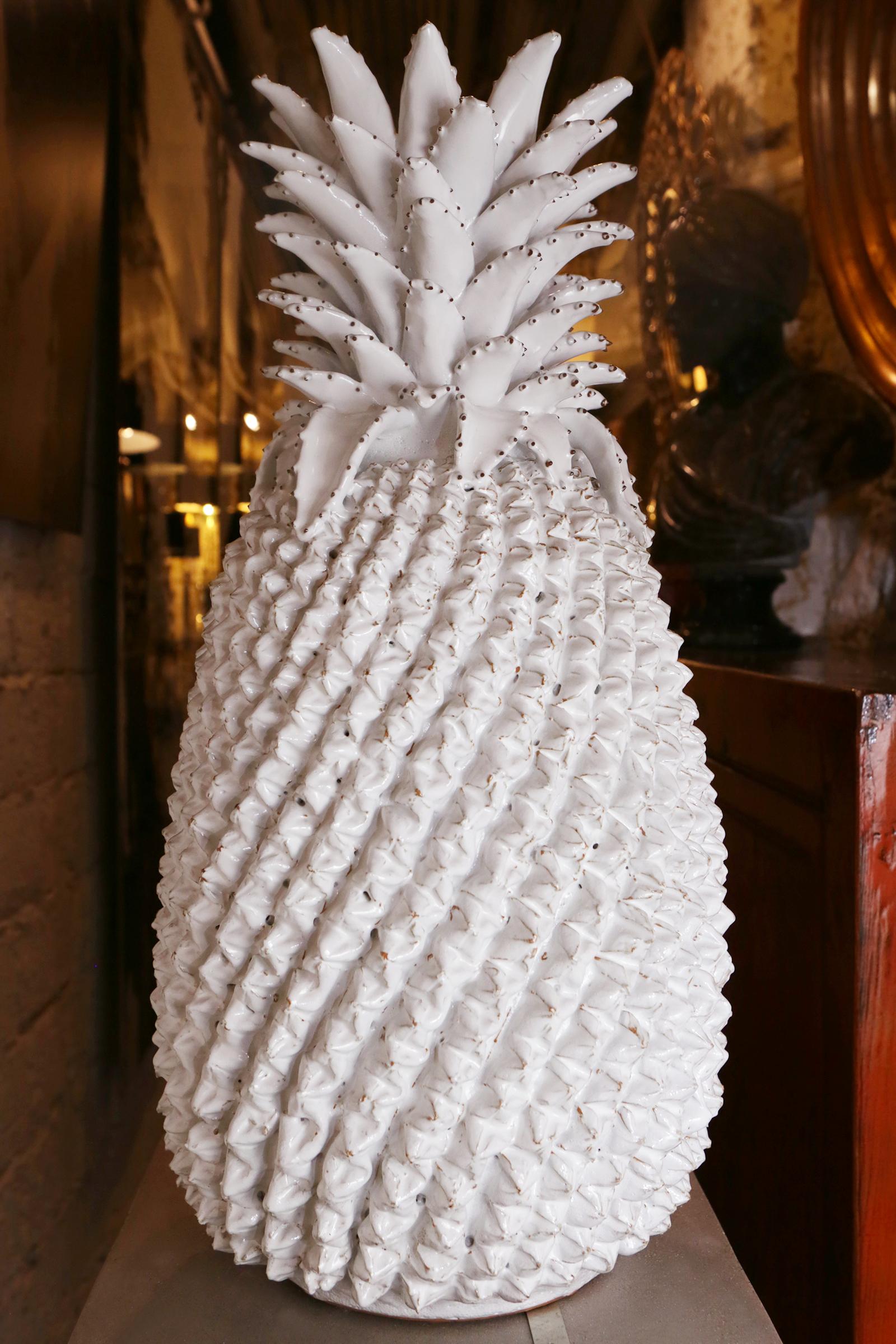 Sculpture white ananas porcelain
Made with white porcelain.