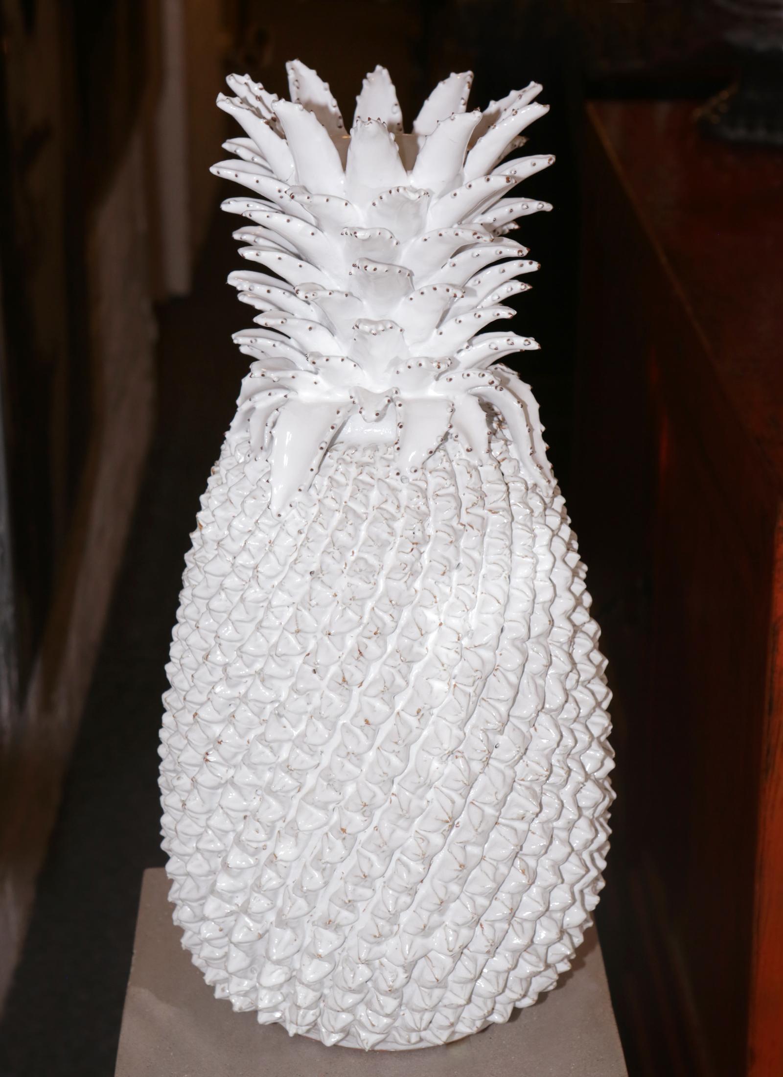 Weiße Ananas Porzellan-Skulptur (Handgefertigt) im Angebot