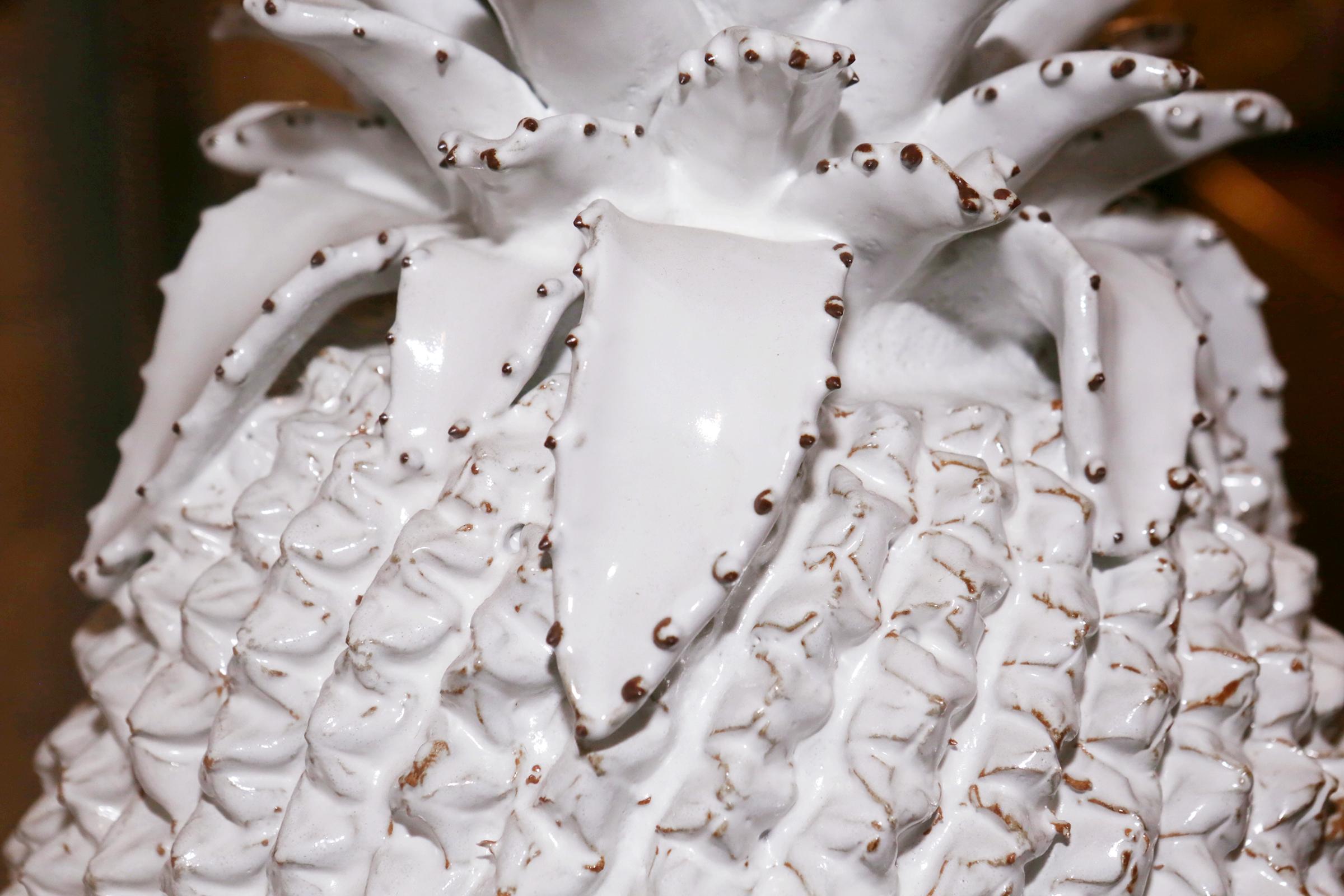 Weiße Ananas Porzellan-Skulptur im Angebot 2