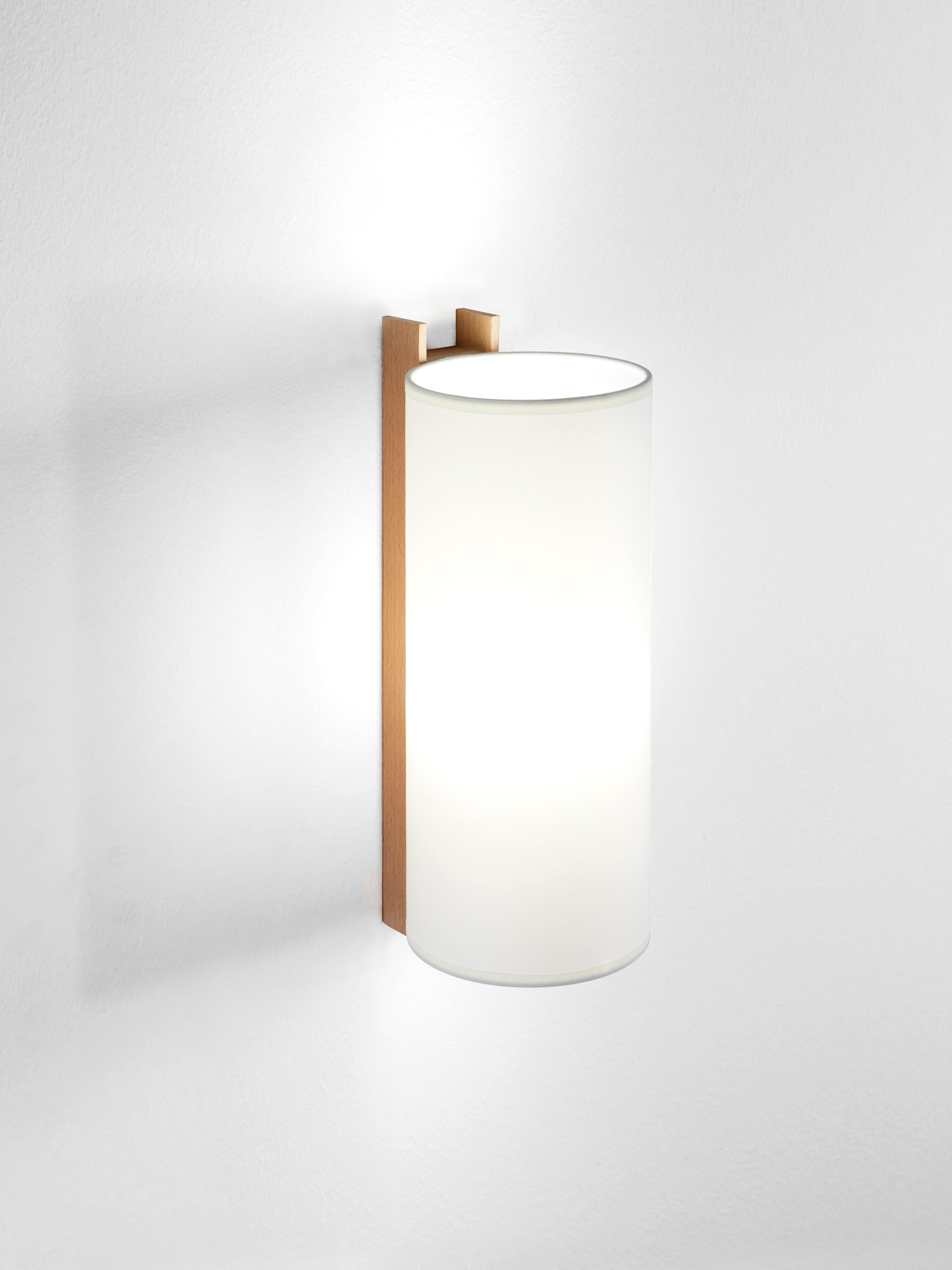 Moderne Lampe murale sculpturale d'art Contemporary TMM Largo en blanc et Beeche de Miguel Milá en vente