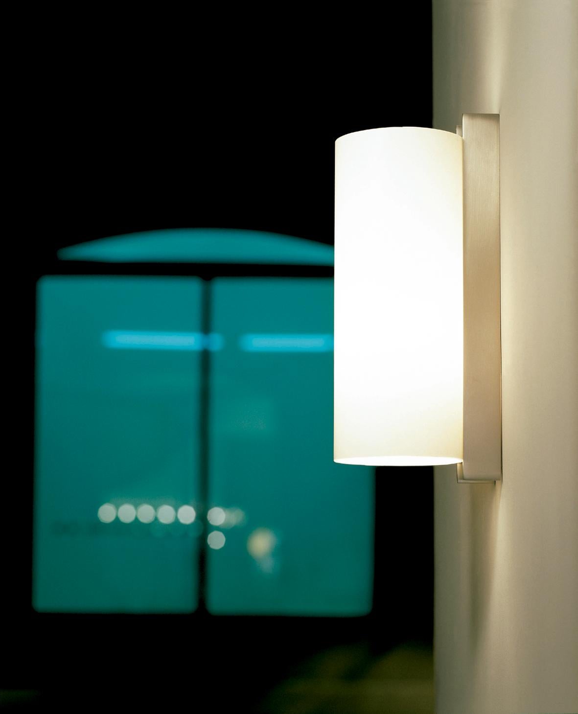 Métal Lampe murale sculpturale d'art Contemporary TMM Largo en blanc et Beeche de Miguel Milá en vente