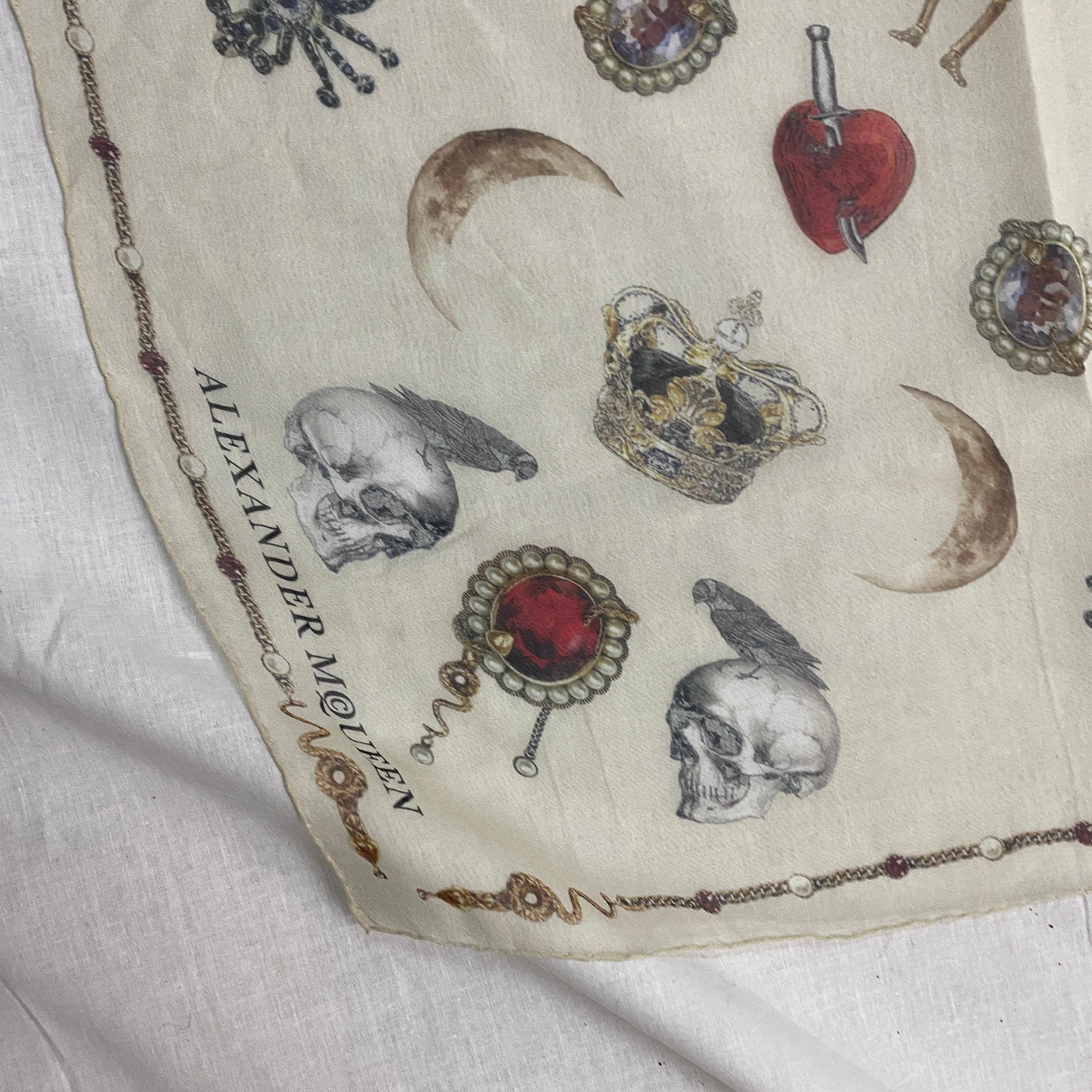 An Iconic Policrome Silk Scarf by Alexander McQueen Manufactured in Italy In Good Condition For Sale In Aci Castello, IT
