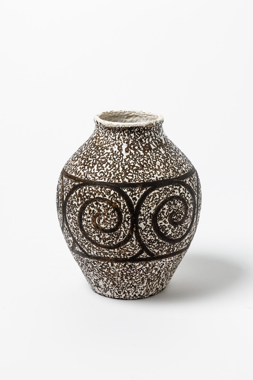 Vase en céramique Art Déco blanc et noir du 20ème siècle dans le style de Jean Besnard 1930 Excellent état - En vente à Neuilly-en- sancerre, FR