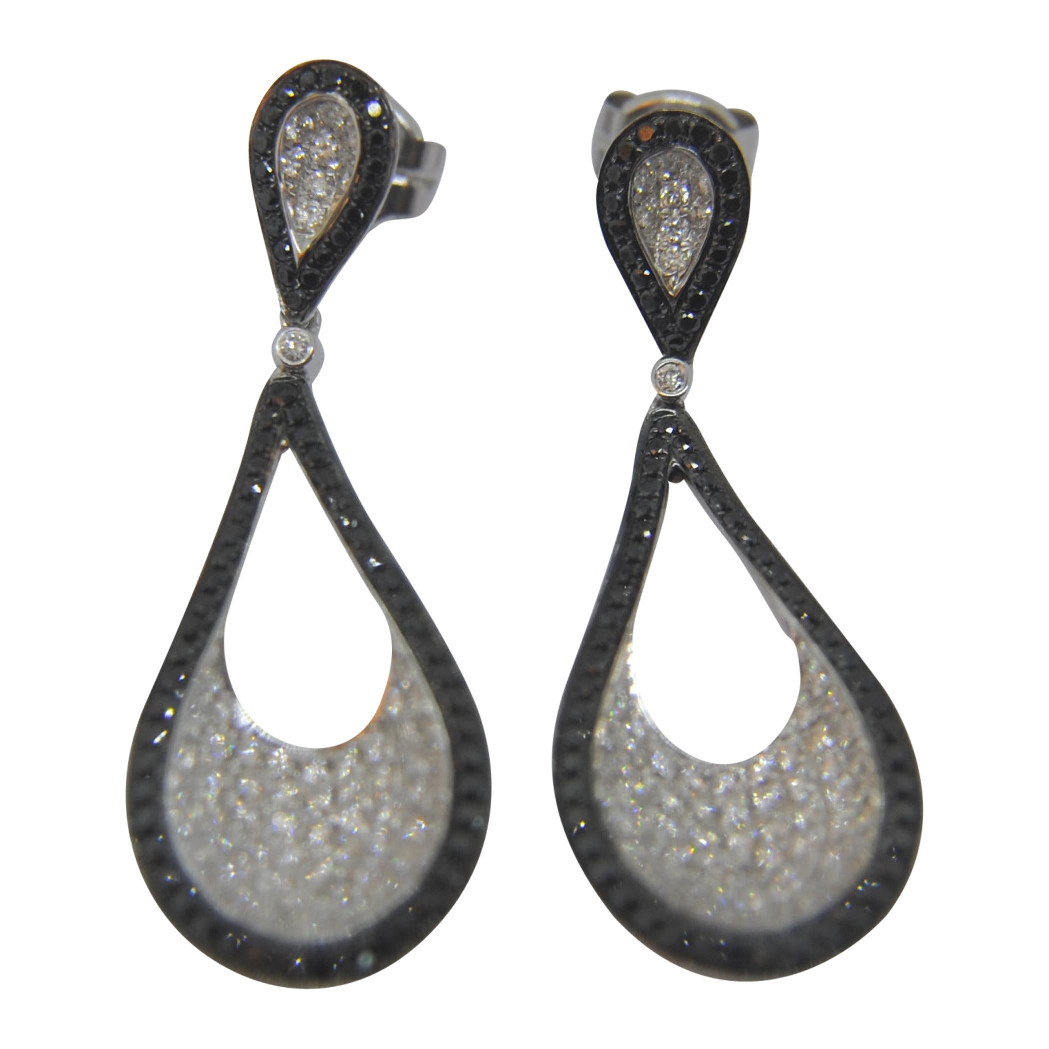 White and Black Diamond Drop Dangle Earrings in 18 Karat White Gold For Sale