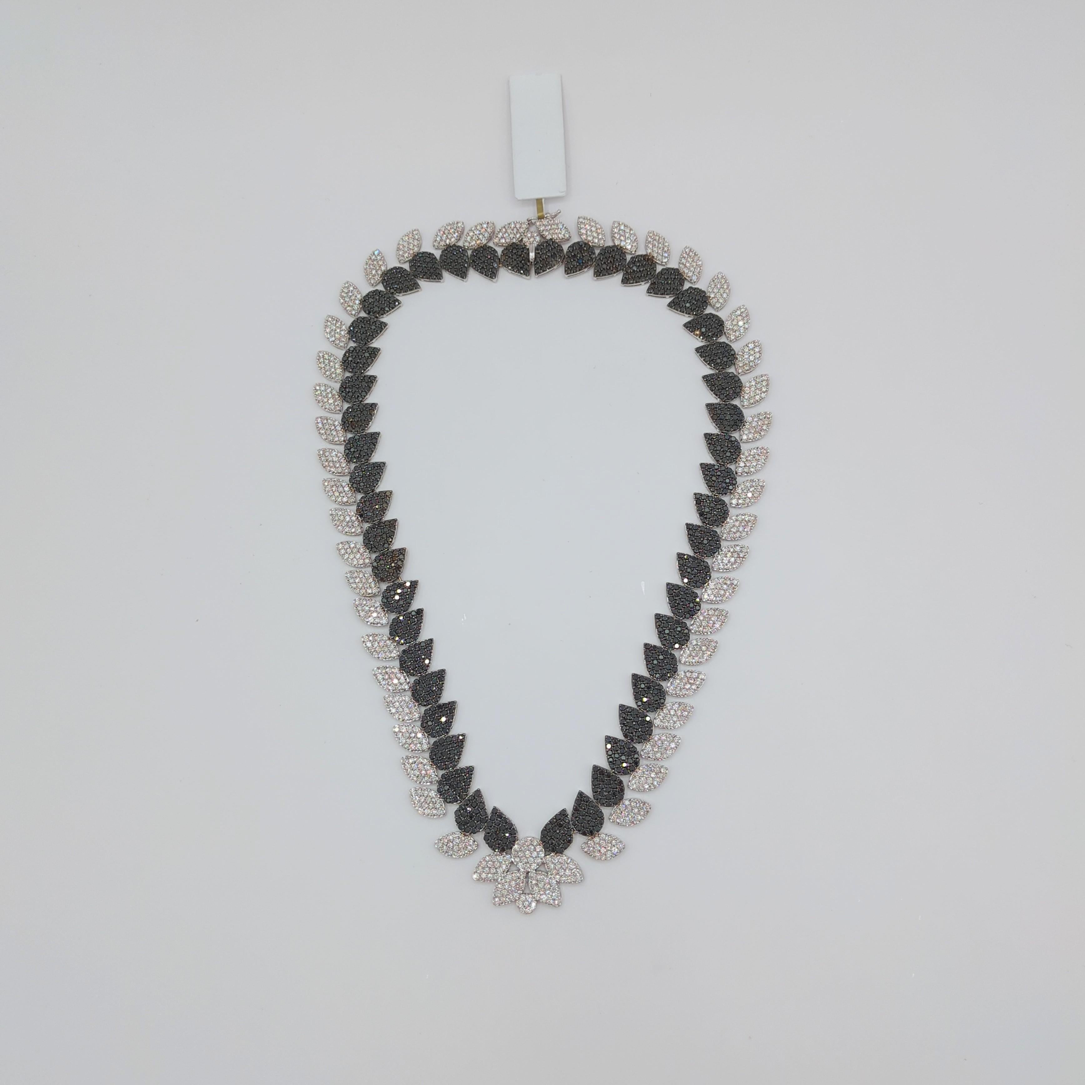 White and Black Diamond Necklace in 18K White Gold For Sale 1