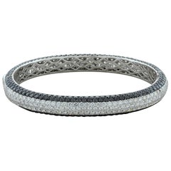 Bracelet d'éternité en or pavé de diamants blancs et noirs