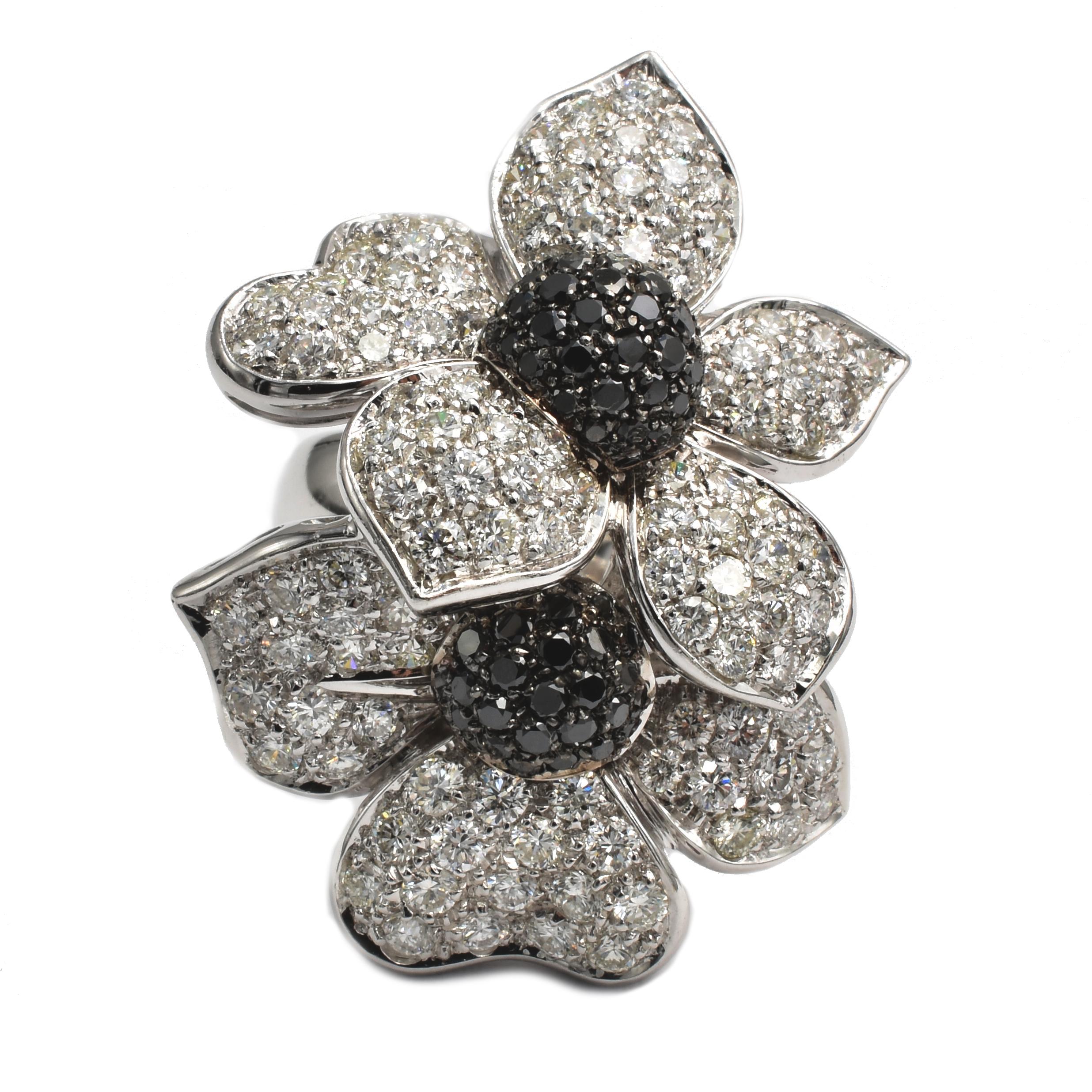 18Kt White Gold Double Flower Ring with White Diamonds on the Petals and Black Diamonds in the center.
Handmade in Italy in Our Atelier in Valenza (AL)
18 Kt Gold g 15.90
G Color Vs Clarity White Diamonds ct 2.80
Black Diamonds ct 0.69
This Ring is