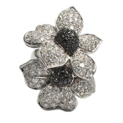 White and Black Diamonds Flower Gold Ring Made in Italy