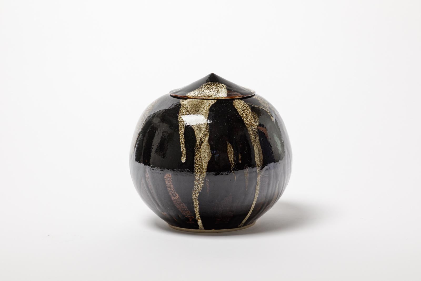 French white and black japanese form stoneware ceramic box by ATOI circa 2010 For Sale