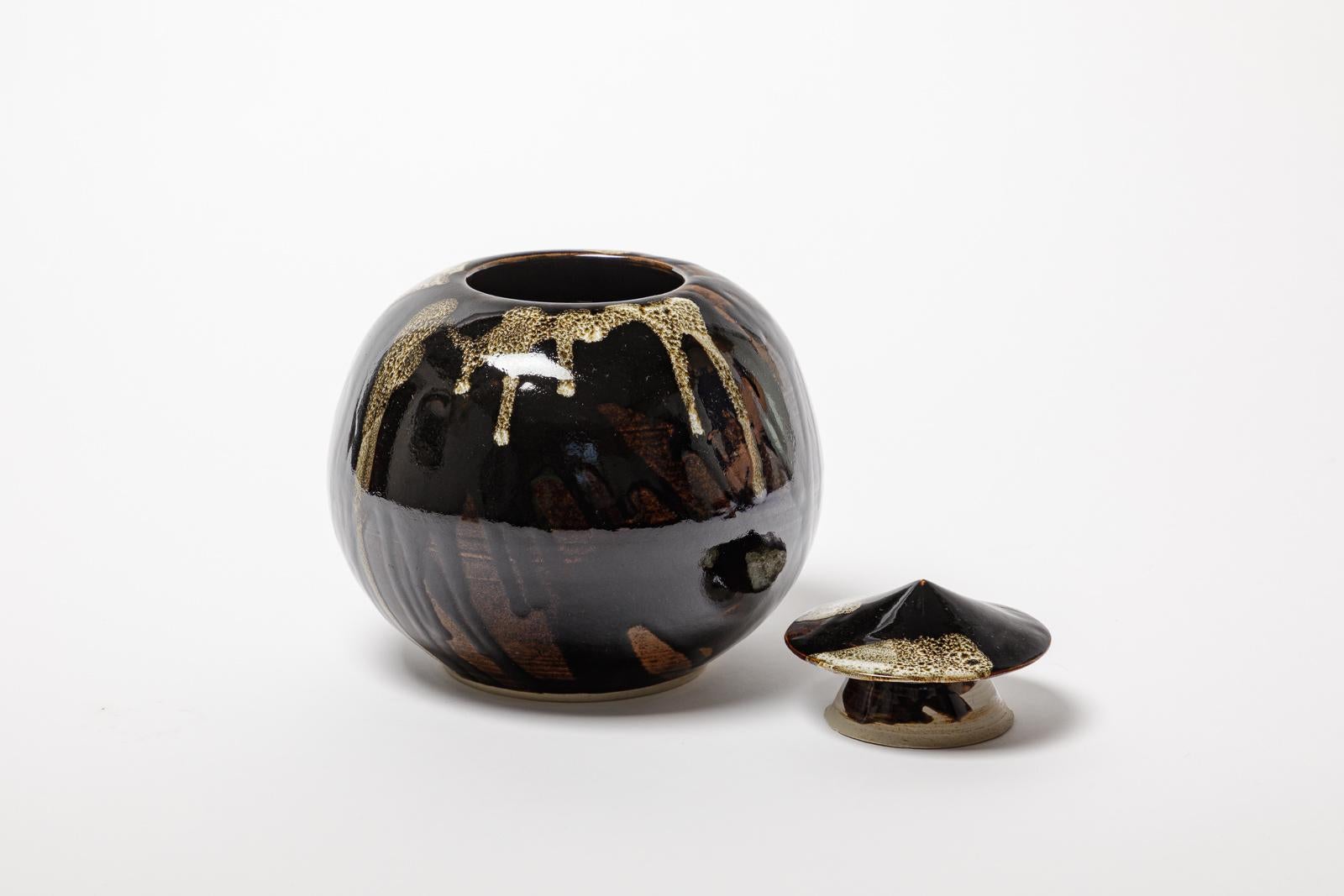 Contemporary white and black japanese form stoneware ceramic box by ATOI circa 2010 For Sale