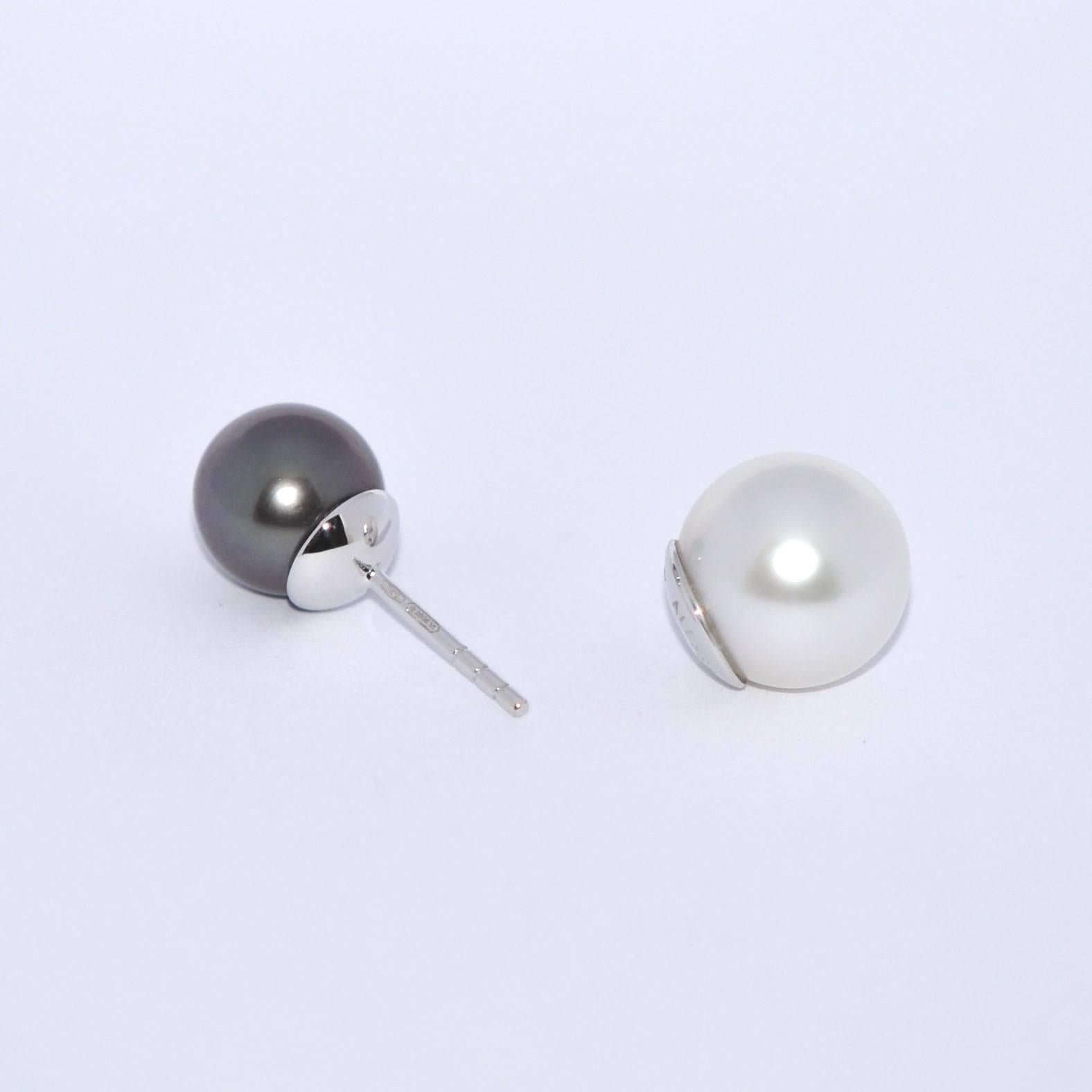 Women's White and Black South Sea Pearl Earrings White Gold 18 Karat For Sale