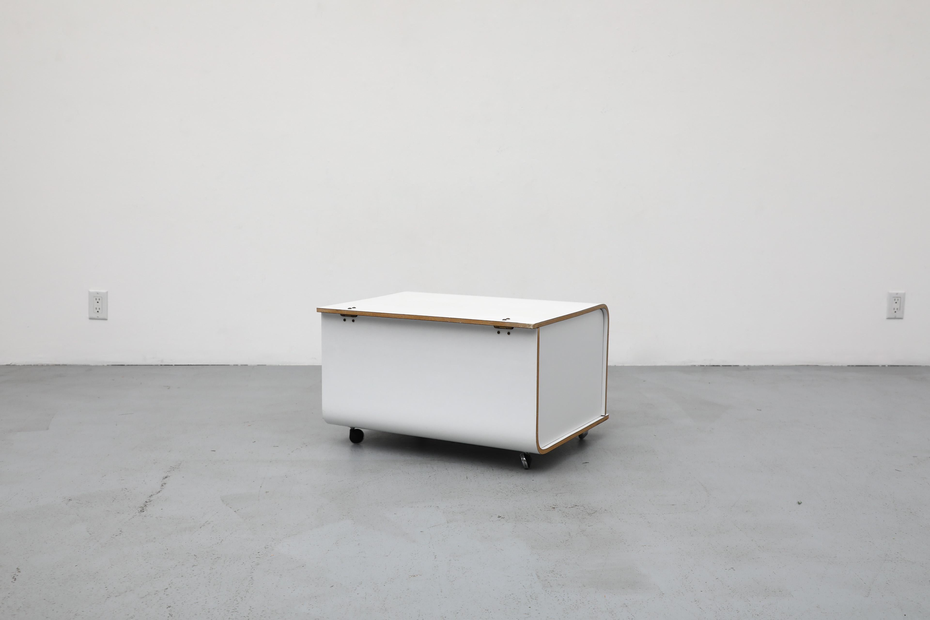 Chariot de bar Rolling White and Blonde de Pamio, Toso & Massari pour Stilwood, années 1960 en vente 3