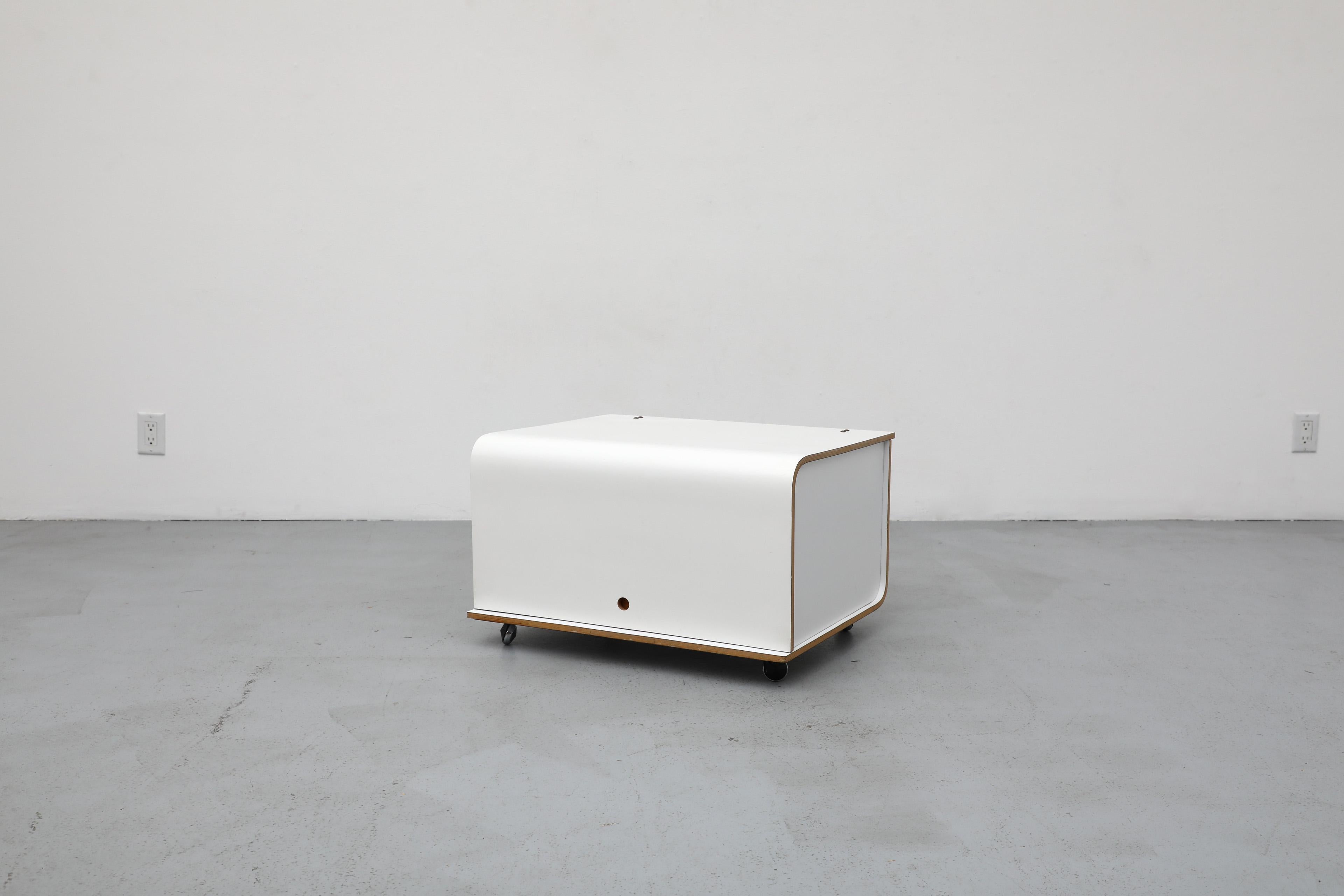 Mid-Century Modern Chariot de bar Rolling White and Blonde de Pamio, Toso & Massari pour Stilwood, années 1960 en vente