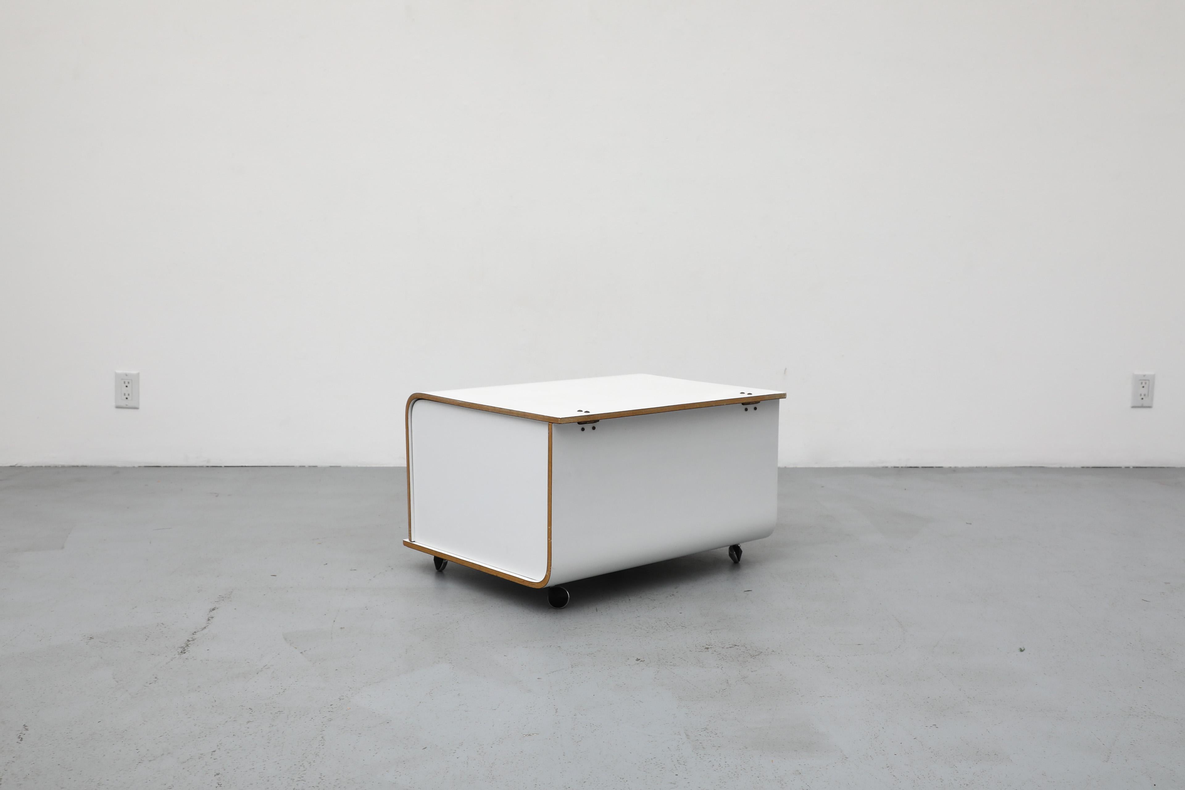 Chariot de bar Rolling White and Blonde de Pamio, Toso & Massari pour Stilwood, années 1960 en vente 1