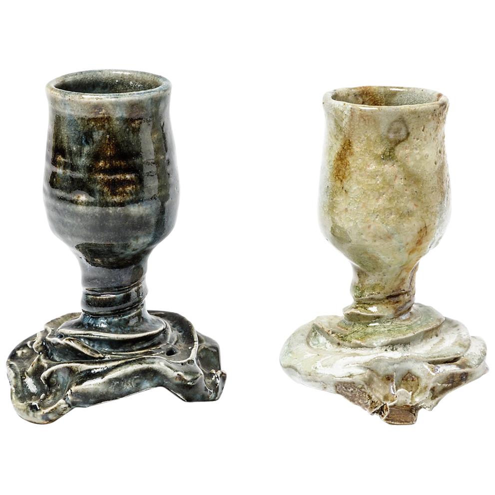 Vase ou tasse en céramique blanche et bleue de Gilles Broaways, design poterie brutaliste