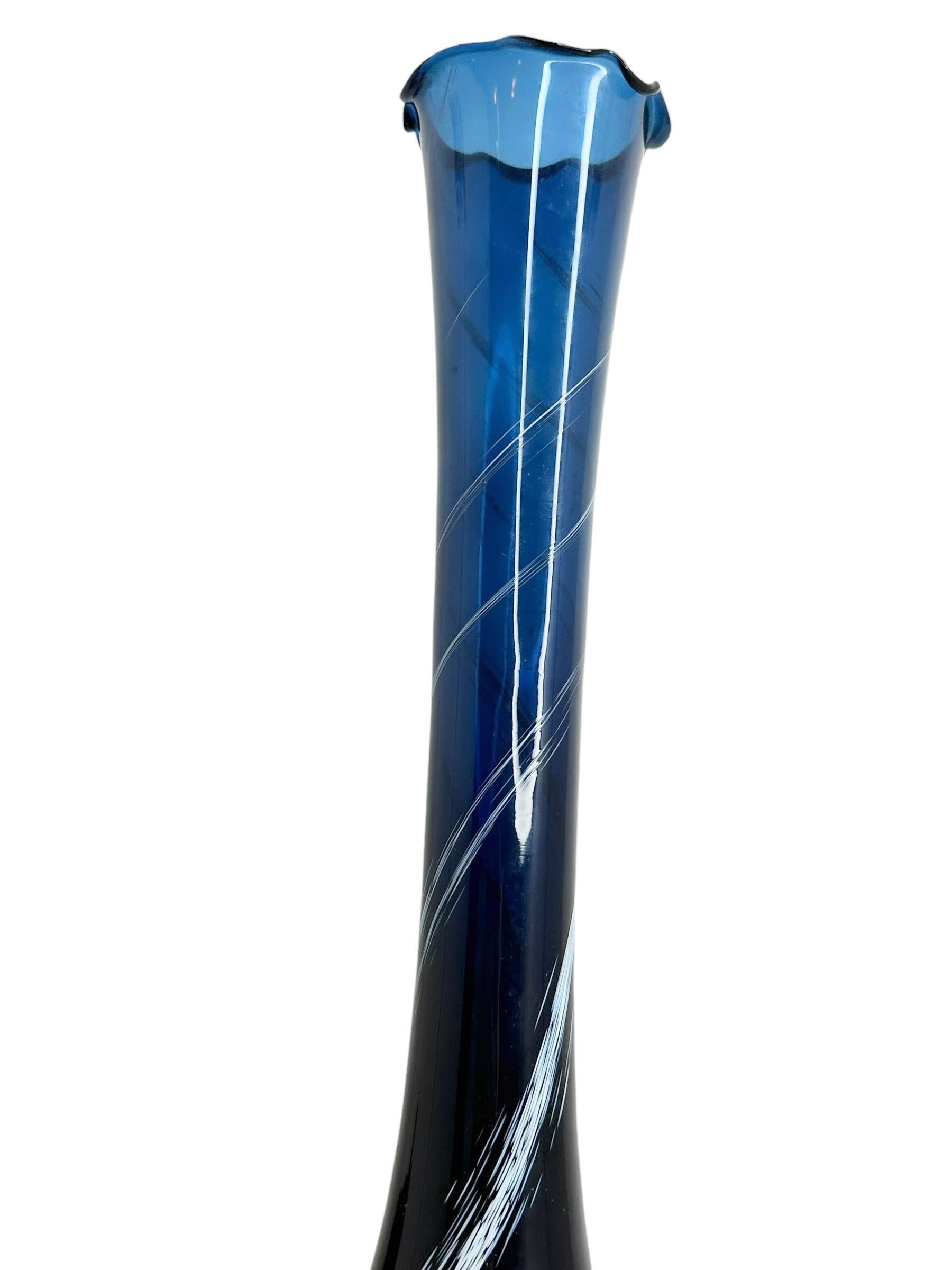 Vetro di Murano Vaso in vetro di Murano bianco e blu, Italia, anni '70 in vendita