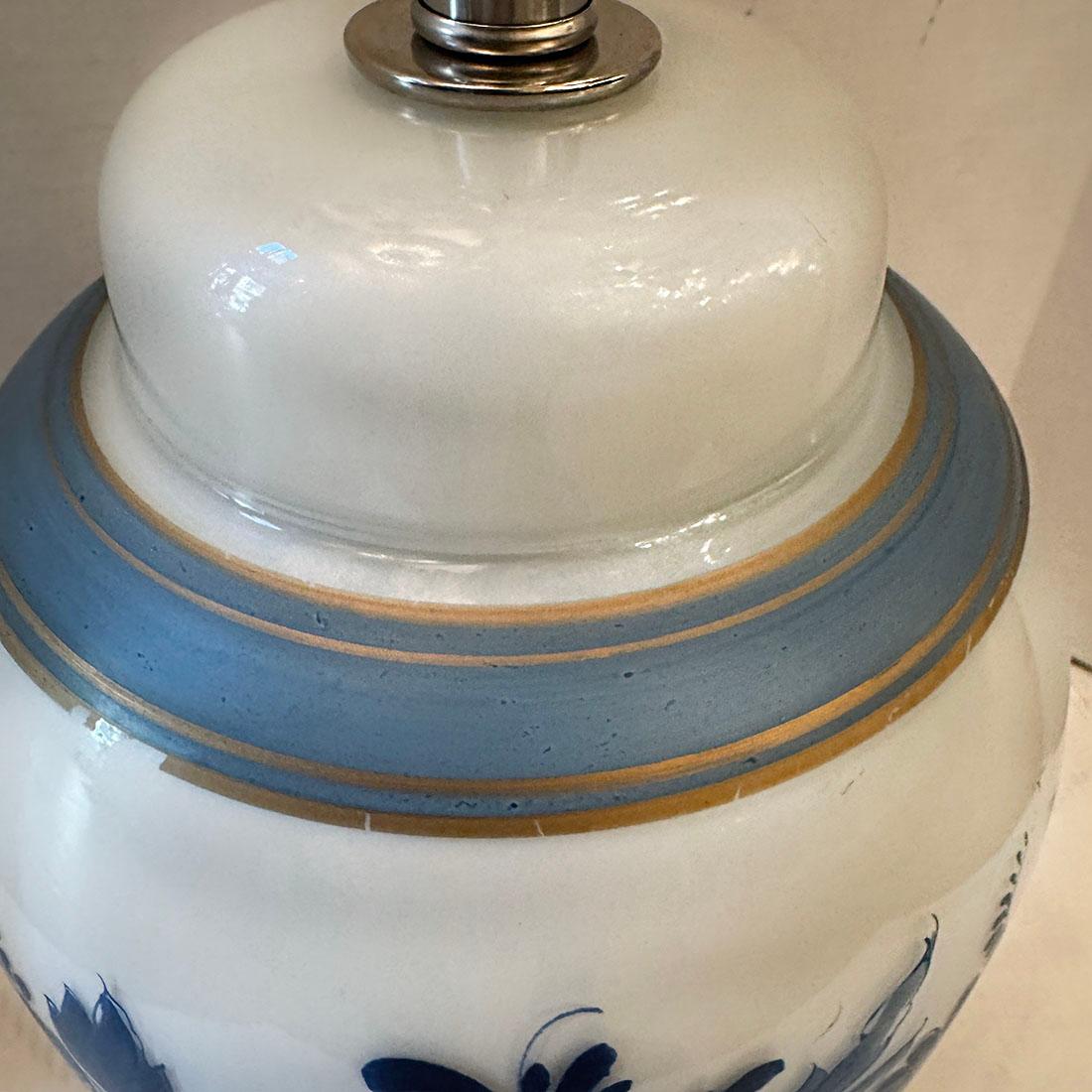 Francese Lampada floreale Whiting e Blu in vendita