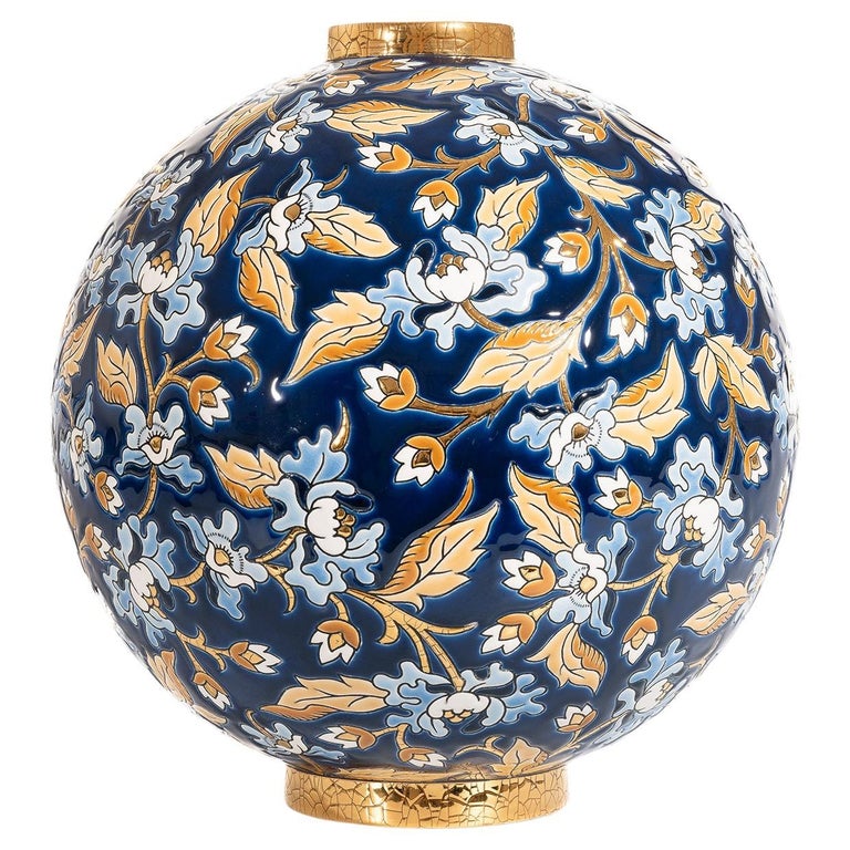 White and Blue Flowers Vase For Sale at 1stDibs