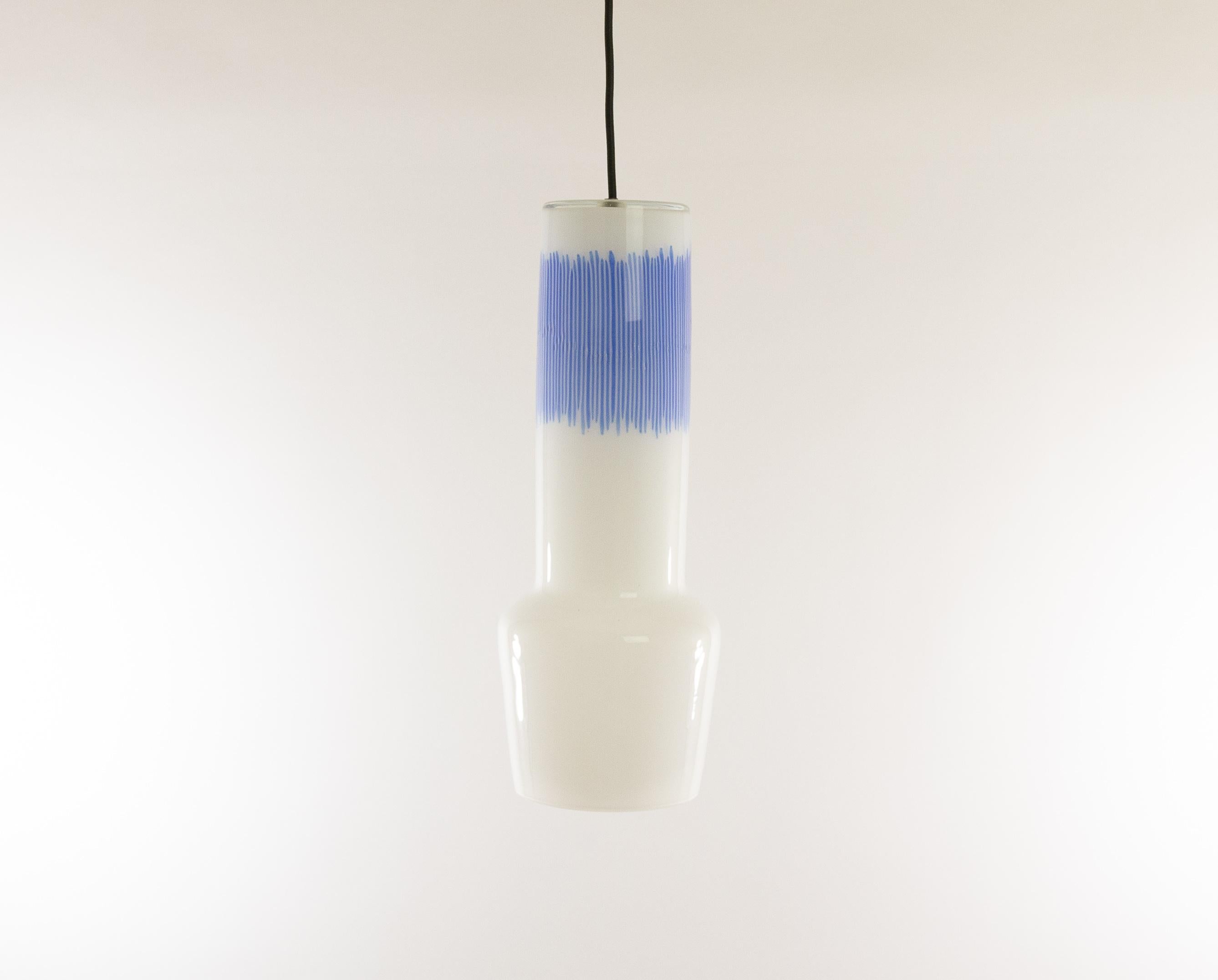 Mid-Century Modern Lampe à suspension en verre blanc et bleu de Massimo Vignelli pour Venini, années 1950 en vente