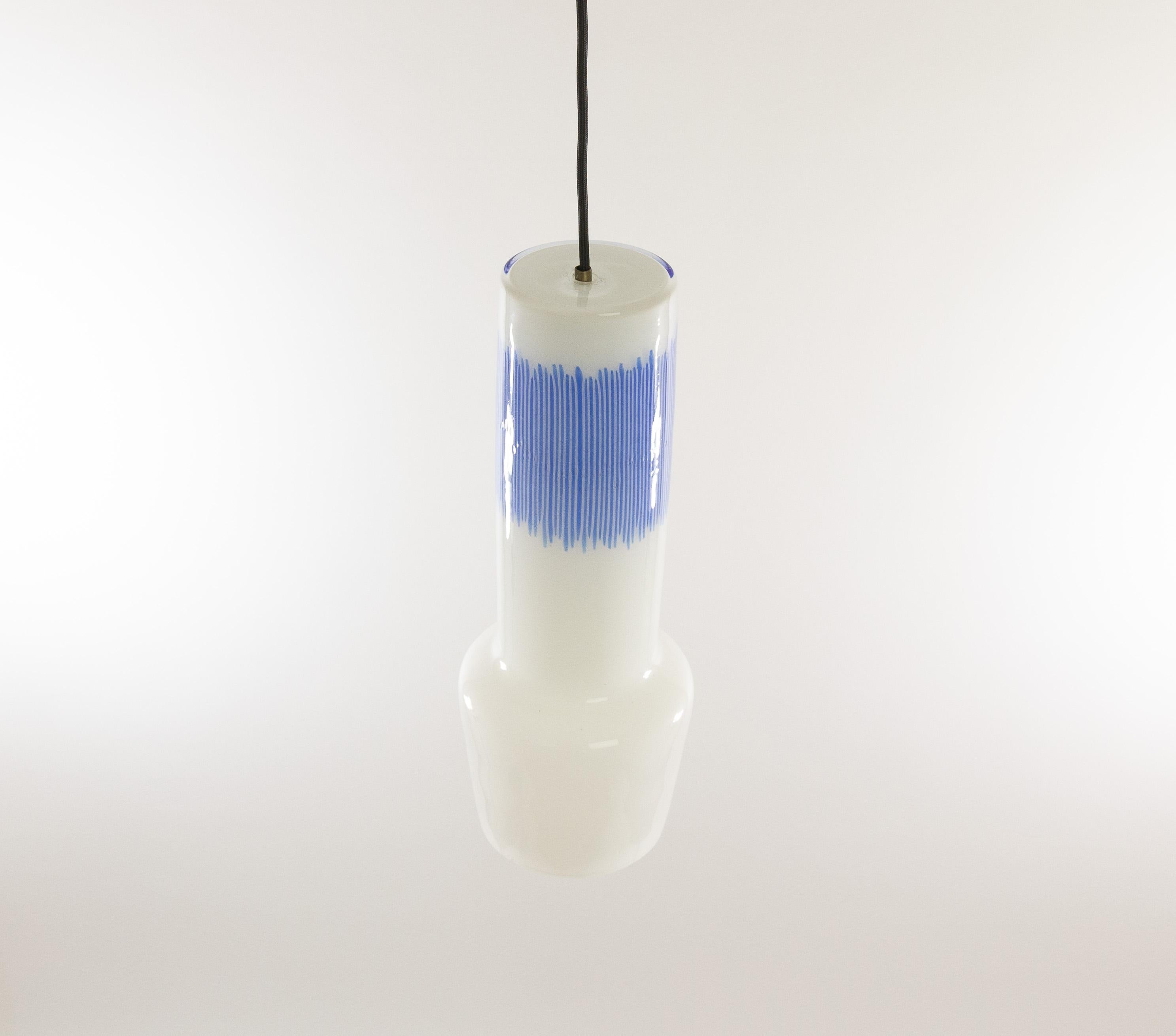 White and Blue Glass Pendant by Massimo Vignelli for Venini, 1950s In Good Condition For Sale In Rotterdam, NL