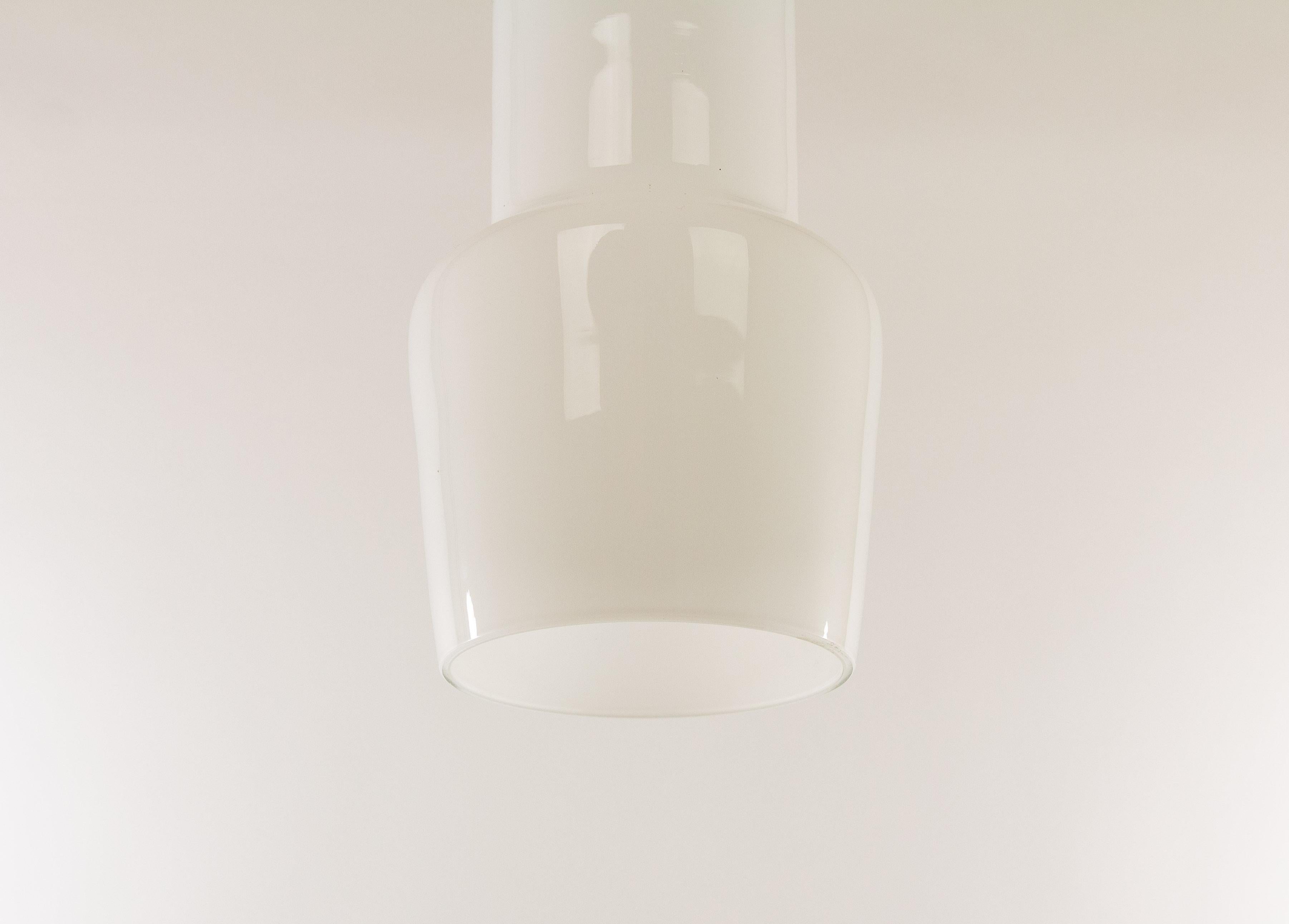 Milieu du XXe siècle Lampe à suspension en verre blanc et bleu de Massimo Vignelli pour Venini, années 1950 en vente