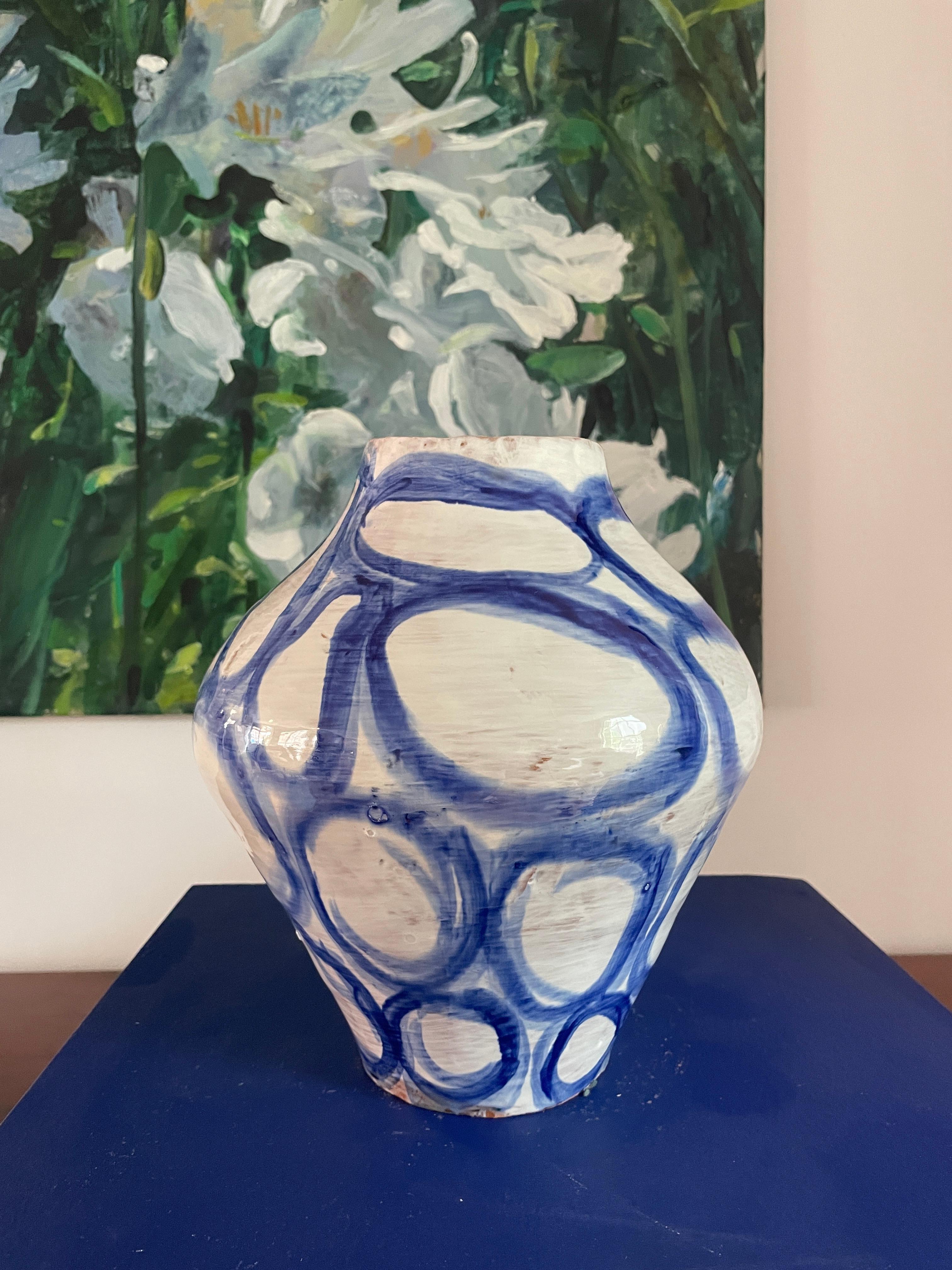 Greco-romano White and Blue Majolica Vase Hand-painted Contemporary Italy Amalfi Coast in vendita