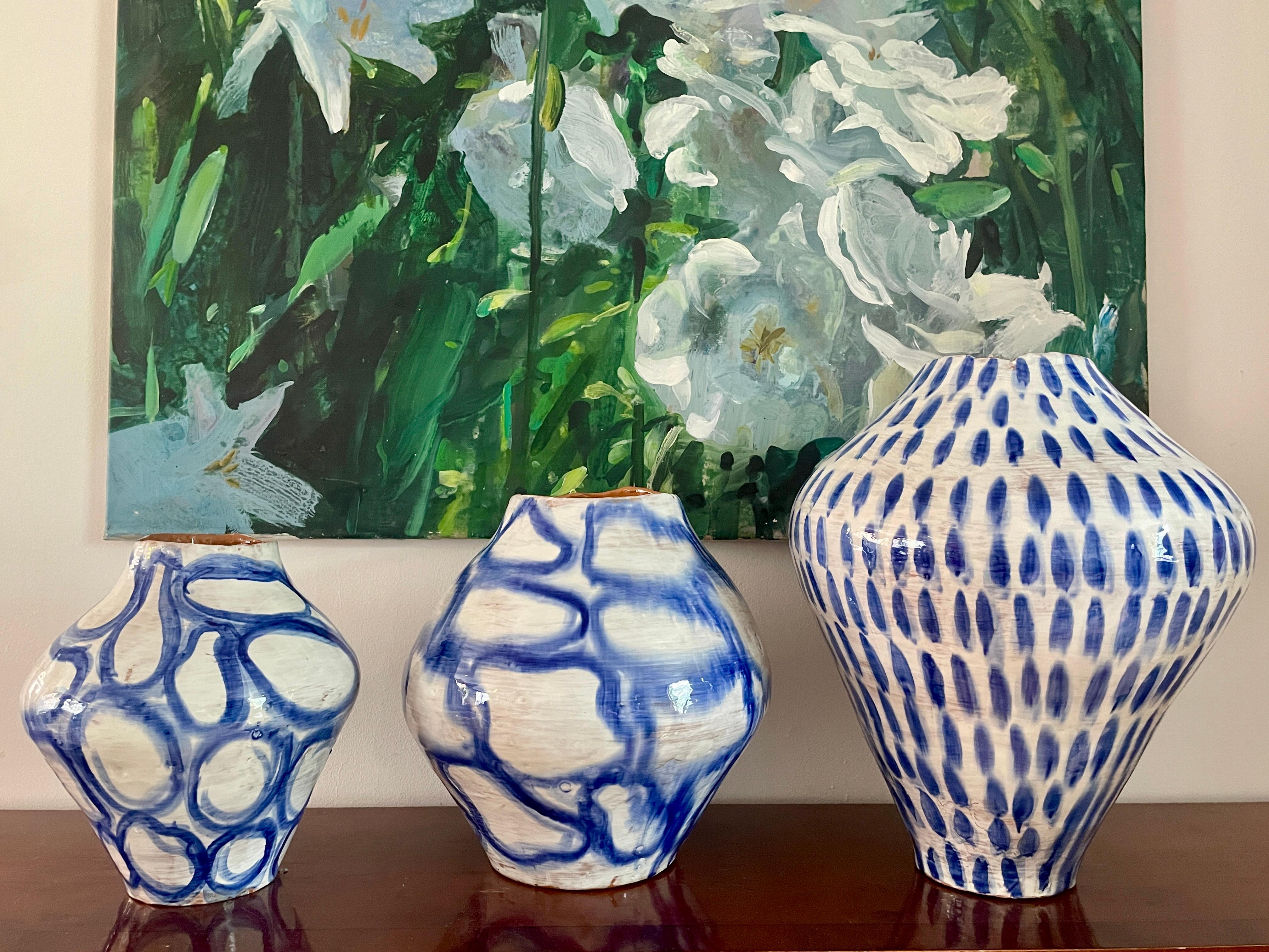 Smaltato White and Blue Majolica Vase Hand-painted Contemporary Italy Amalfi Coast in vendita