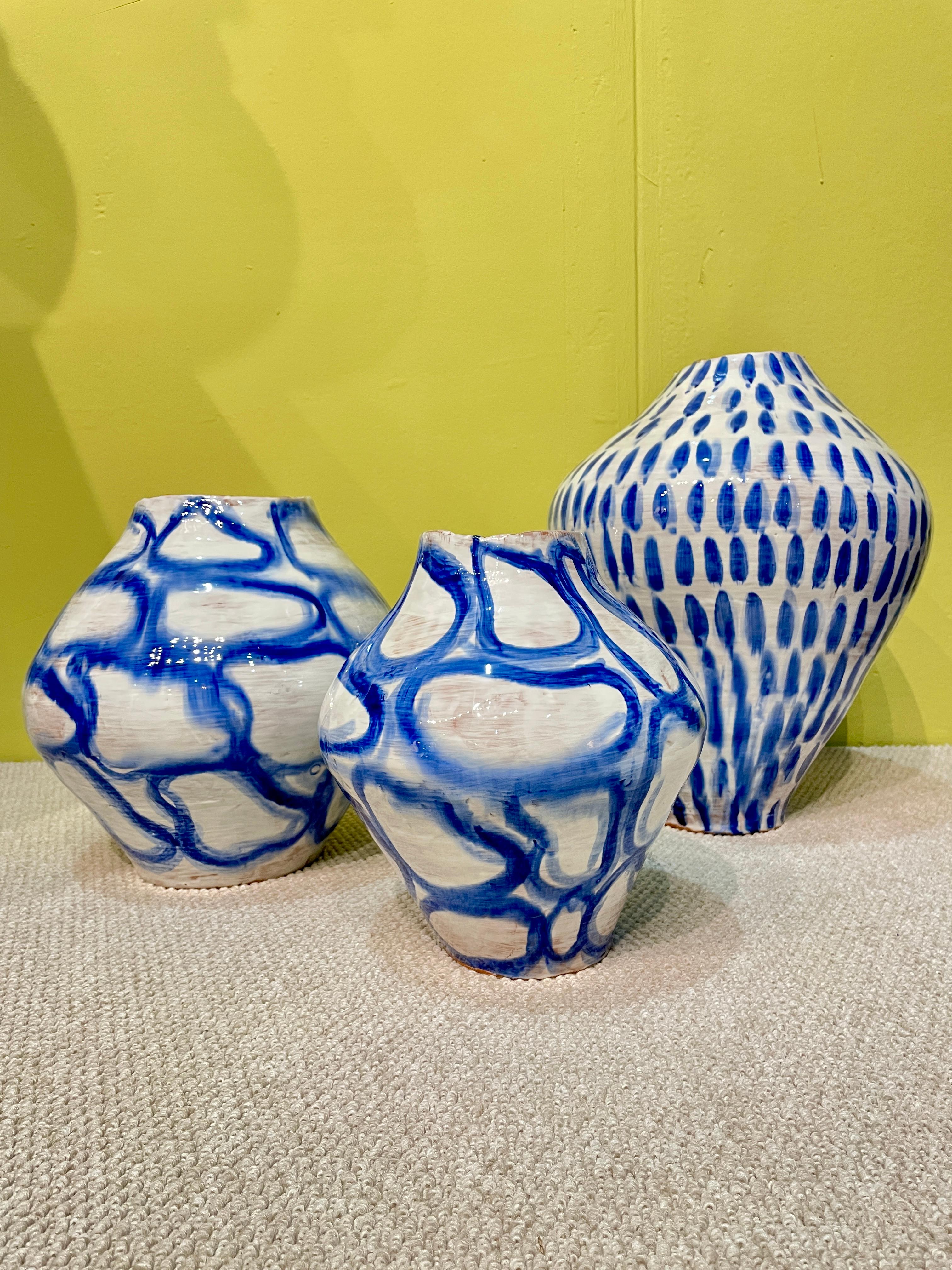 XXI secolo e contemporaneo White and Blue Majolica Vase Hand-painted Contemporary Italy Amalfi Coast in vendita