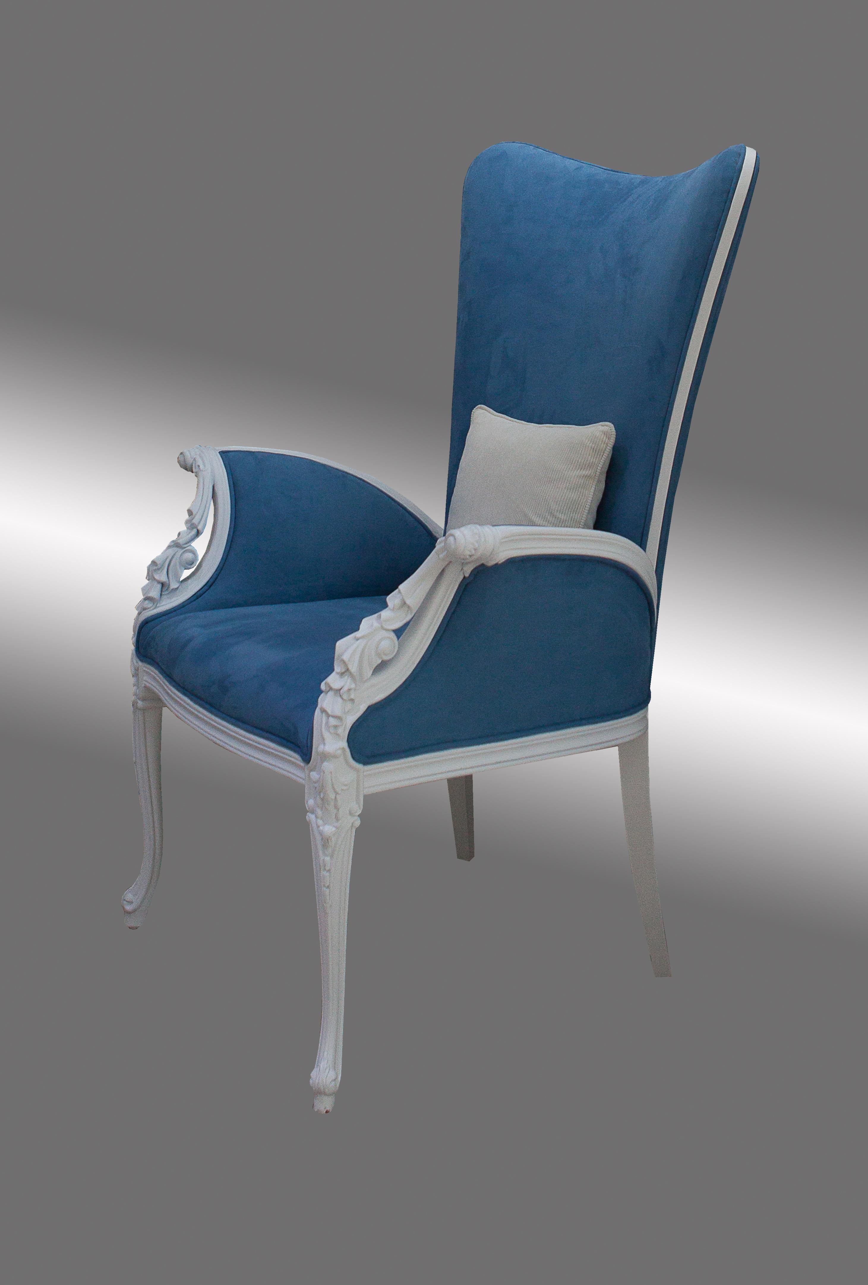 Poltrona bianca e blu in stile neoclassico con intaglio in legno massiccio in vendita 5