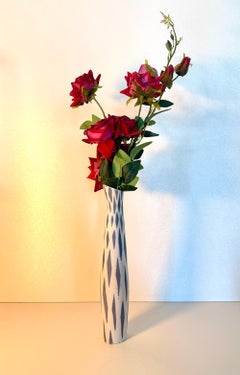 Vaso in porcellana bianca e blu di Jindřich Marek per Royal Dux, Repubblica Ceca