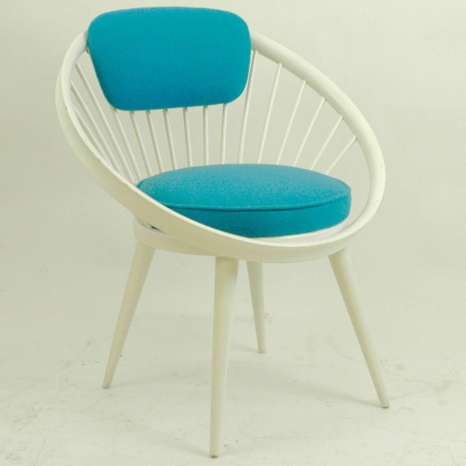 Charming white laquered Scandinavian lounge chair designed by Yngve Ekström. It features a spindled circular form with tapered legs and with top quality fabric from Kvadrat new upholstered blue turquoise cushions. Overall very good condition with